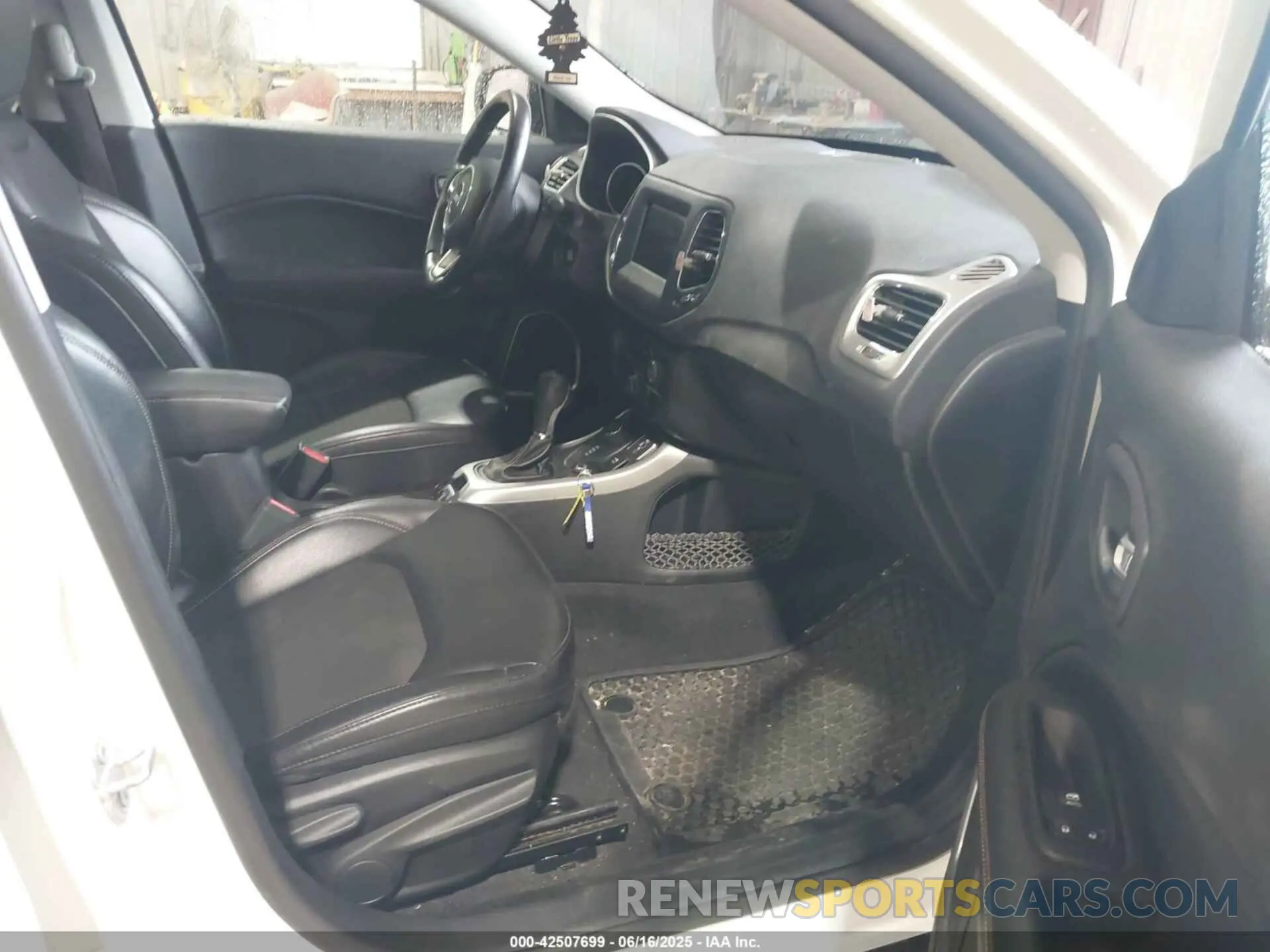5 fotografías del automóvil dañado 3C4NJDBB6LT252156 JEEP COMPASS 2020