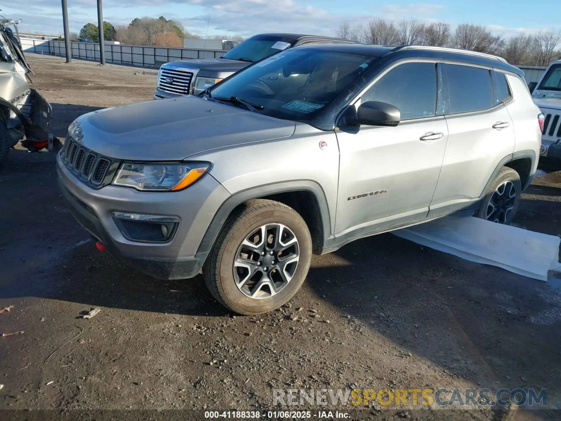 2 fotografías del automóvil dañado 3C4NJDDB2LT127619 JEEP COMPASS 2020