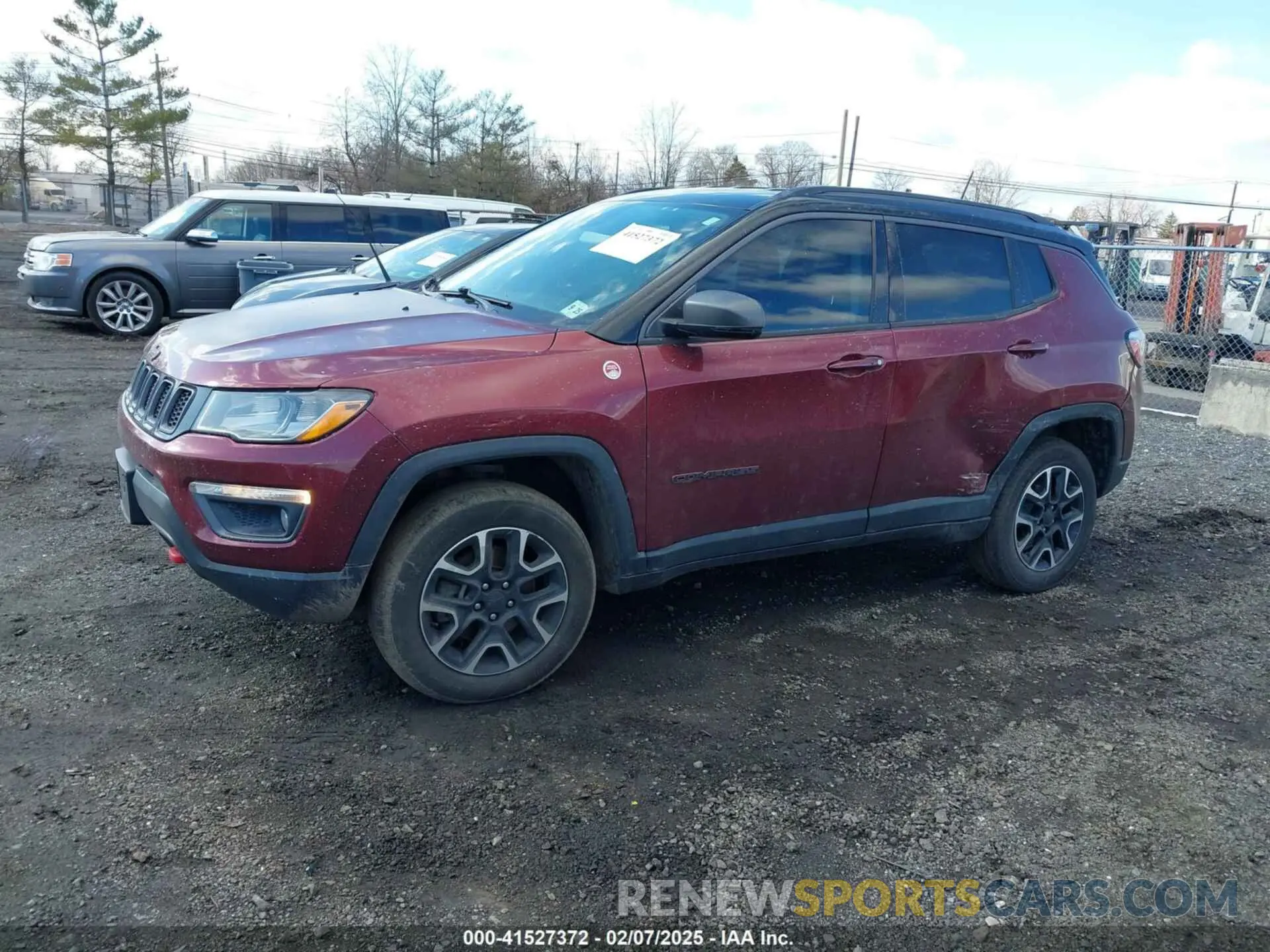 2 fotografías del automóvil dañado 3C4NJDDB2LT239384 JEEP COMPASS 2020
