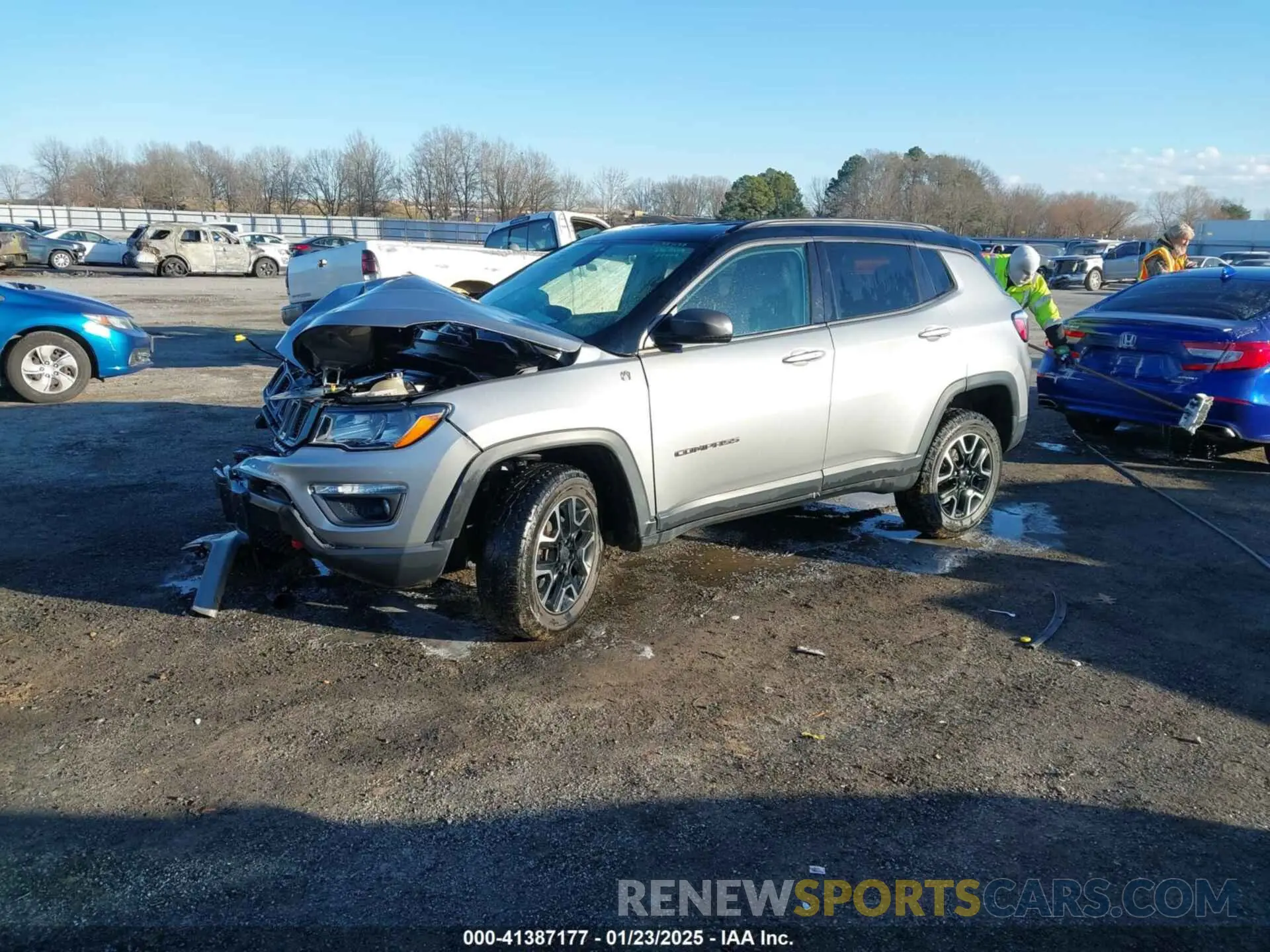 2 fotografías del automóvil dañado 3C4NJDDB4LT184288 JEEP COMPASS 2020