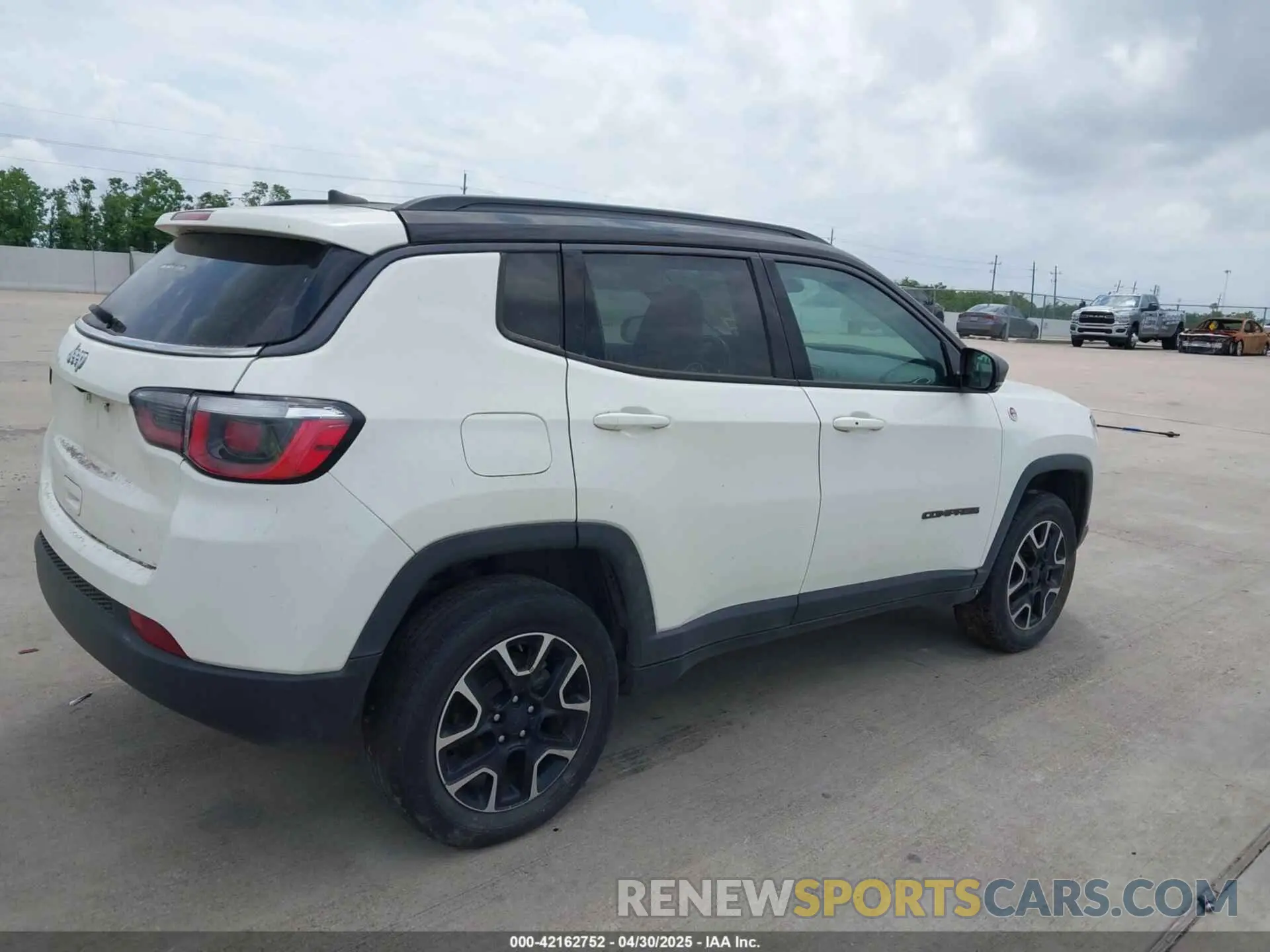 4 fotografías del automóvil dañado 3C4NJDDB5LT159559 JEEP COMPASS 2020