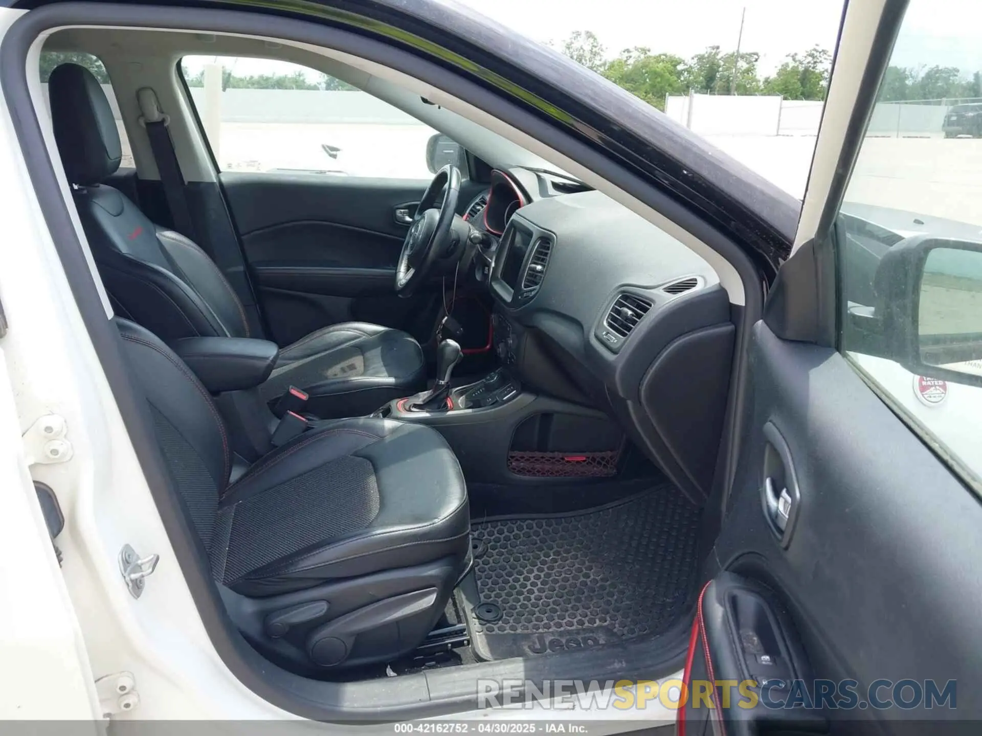 5 fotografías del automóvil dañado 3C4NJDDB5LT159559 JEEP COMPASS 2020