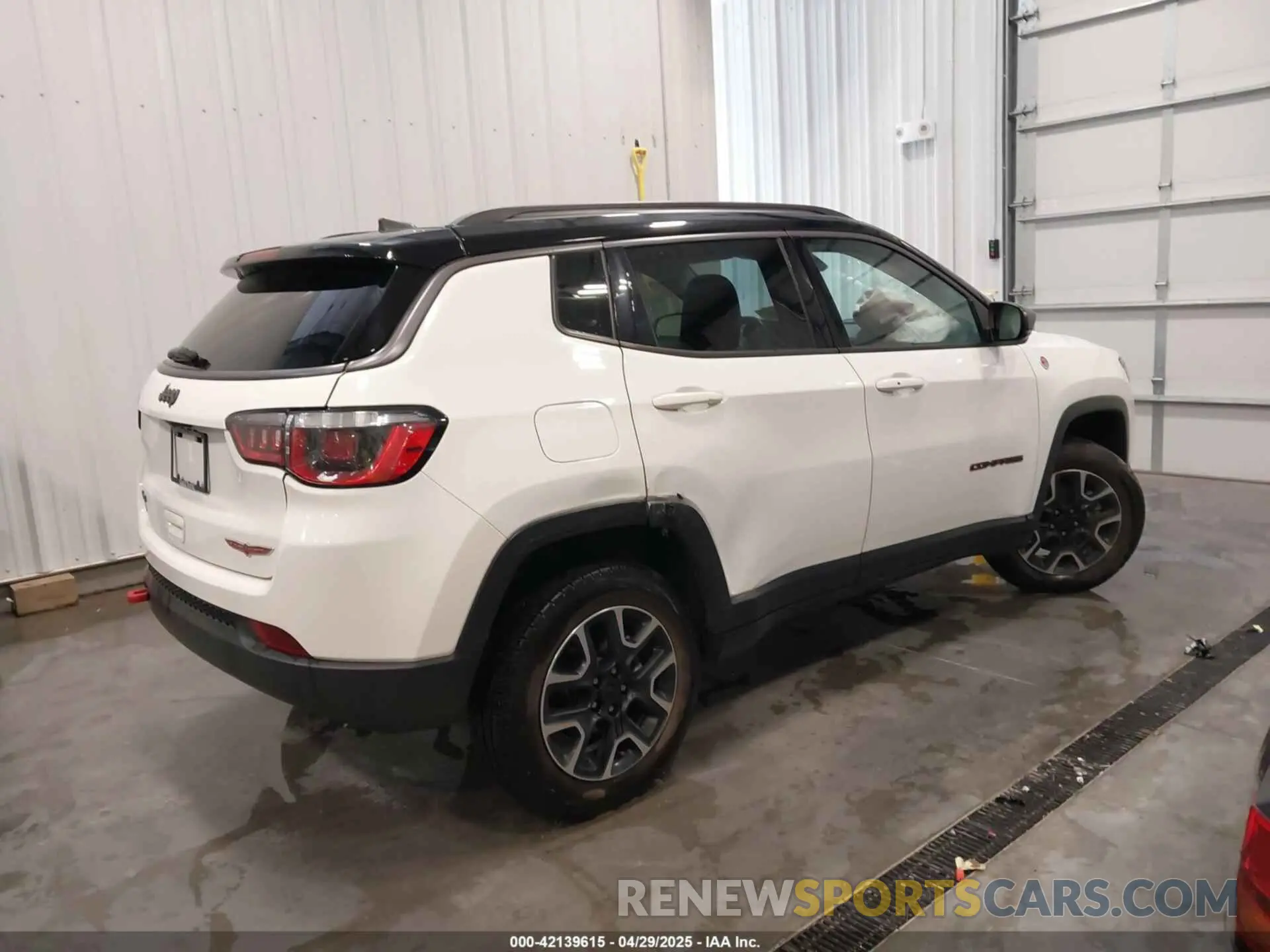 4 fotografías del automóvil dañado 3C4NJDDB9LT220878 JEEP COMPASS 2020
