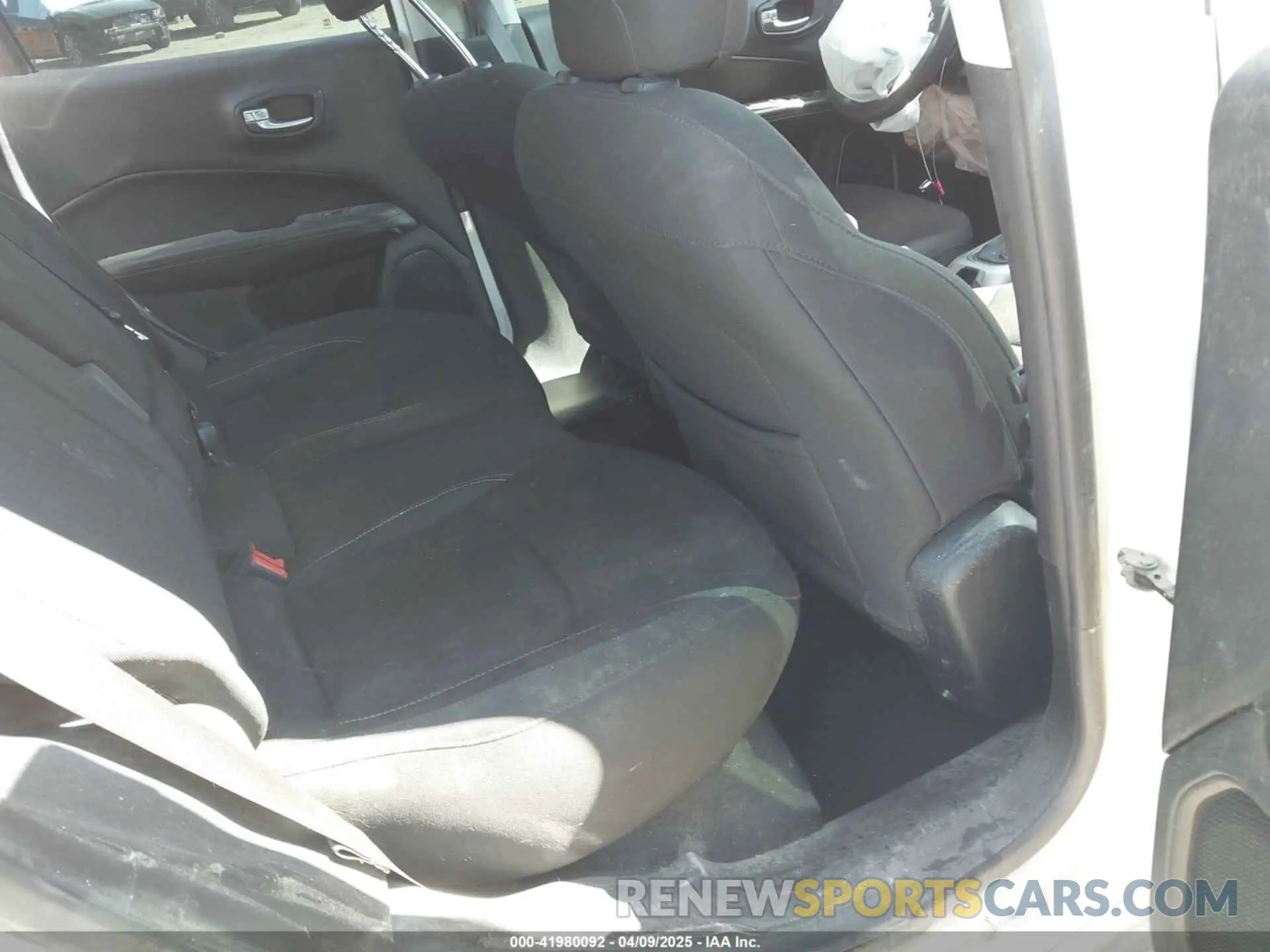 8 fotografías del automóvil dañado 3C4NJCAB1MT560381 JEEP COMPASS 2021