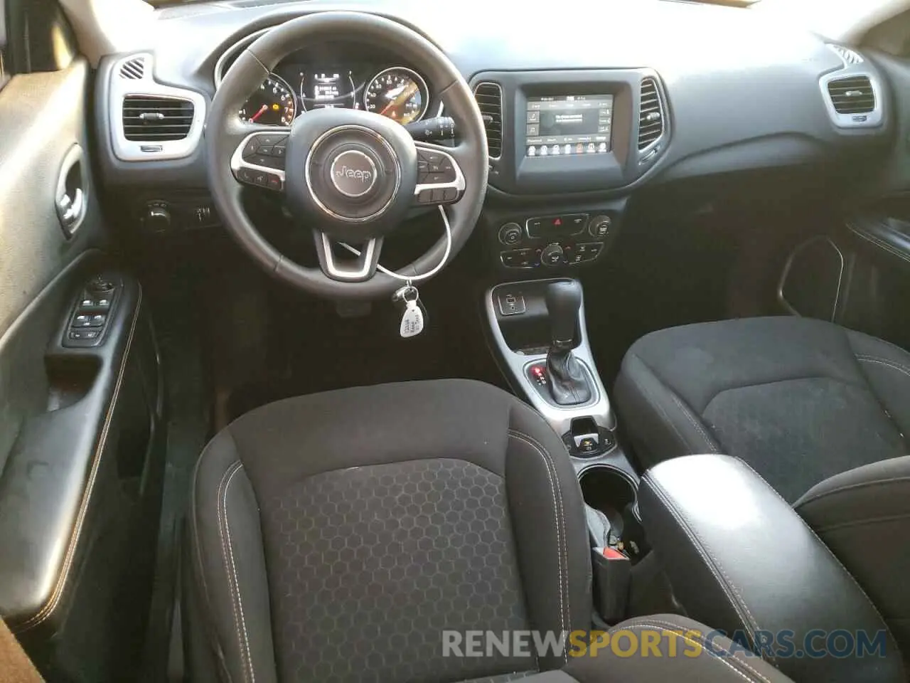 8 fotografías del automóvil dañado 3C4NJCAB2MT501985 JEEP COMPASS 2021
