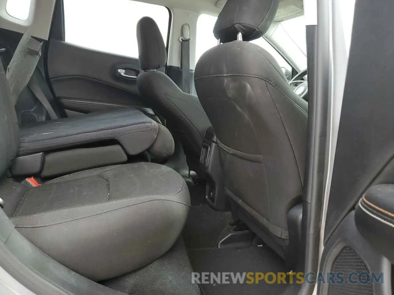 10 fotografías del automóvil dañado 3C4NJCAB2MT563757 JEEP COMPASS 2021