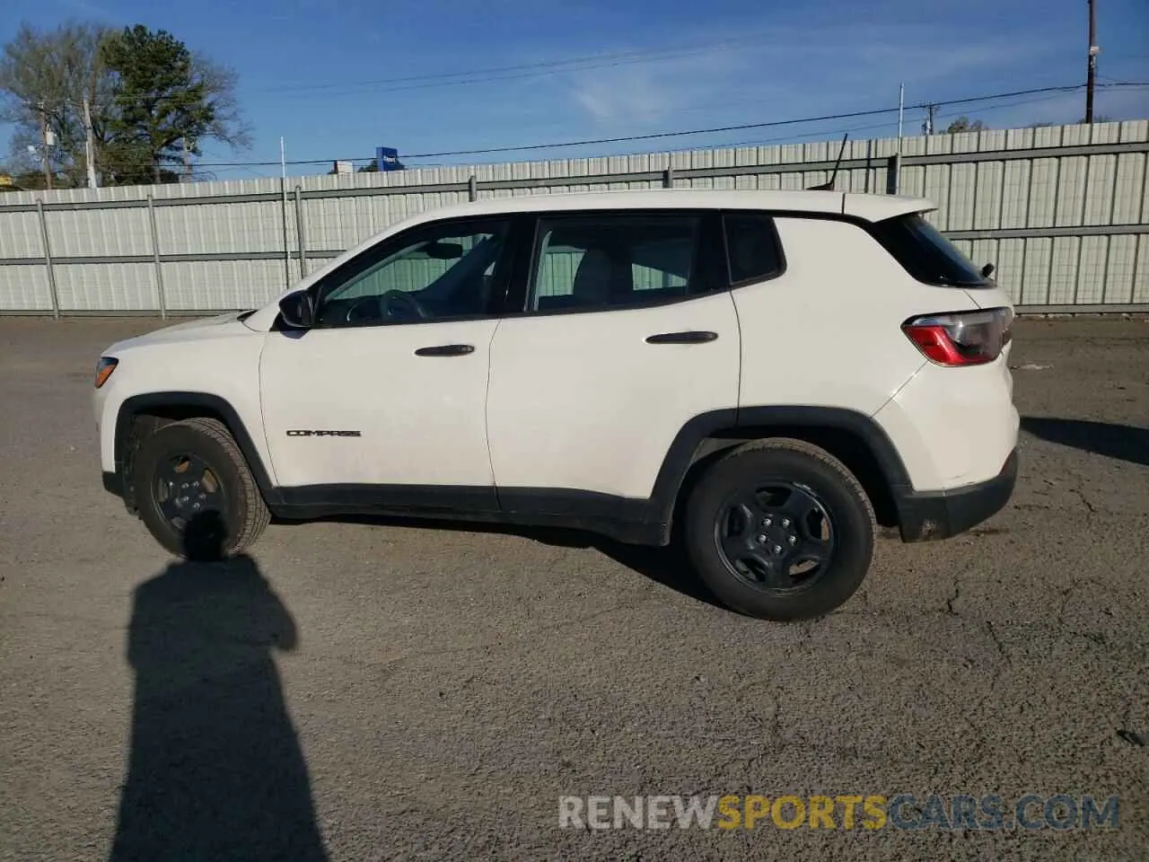 2 fotografías del automóvil dañado 3C4NJCAB5MT556012 JEEP COMPASS 2021