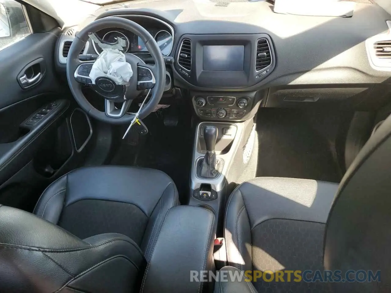 8 fotografías del automóvil dañado 3C4NJCBB8MT604603 JEEP COMPASS 2021