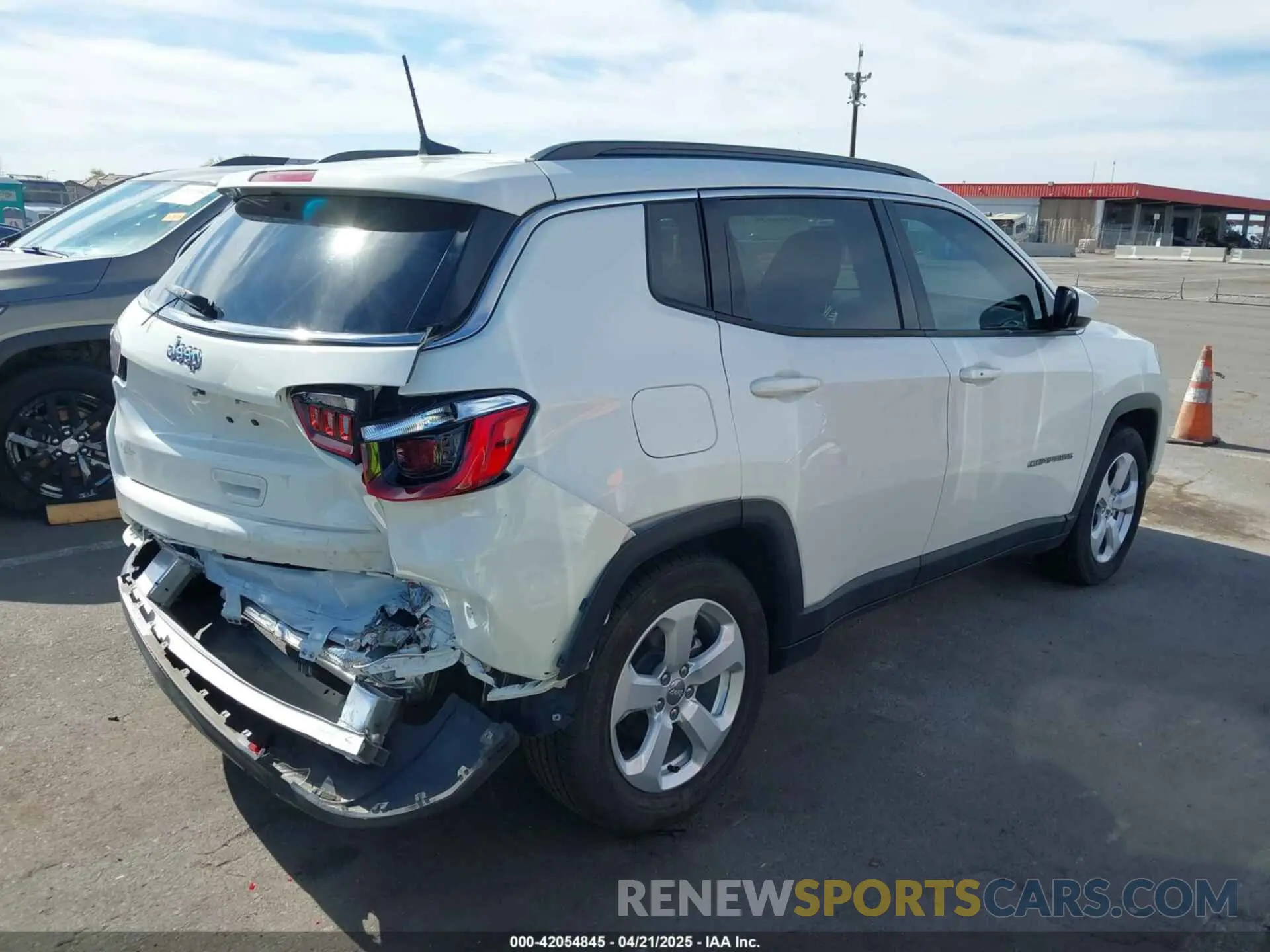 4 fotografías del automóvil dañado 3C4NJCBBXMT581213 JEEP COMPASS 2021
