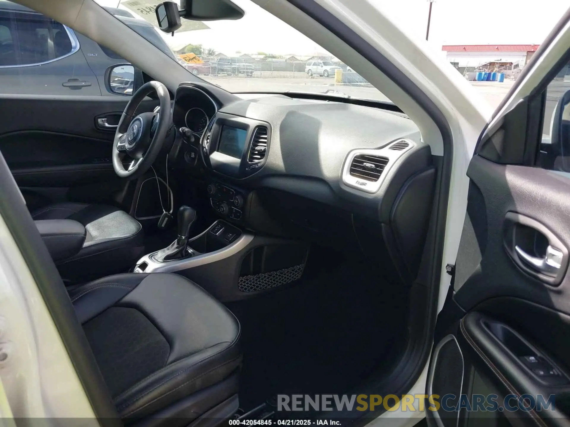 5 fotografías del automóvil dañado 3C4NJCBBXMT581213 JEEP COMPASS 2021
