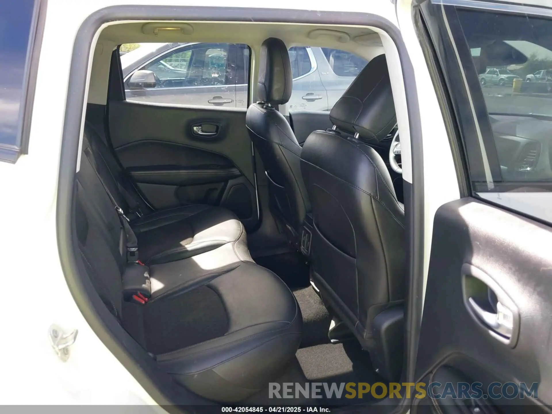 8 fotografías del automóvil dañado 3C4NJCBBXMT581213 JEEP COMPASS 2021