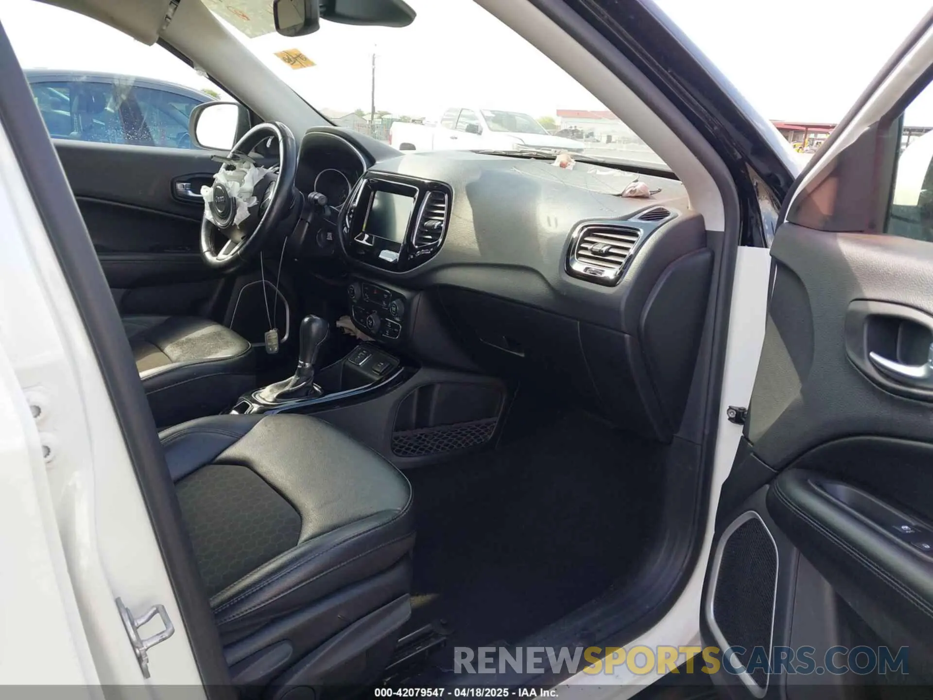 5 fotografías del automóvil dañado 3C4NJCBBXMT603940 JEEP COMPASS 2021