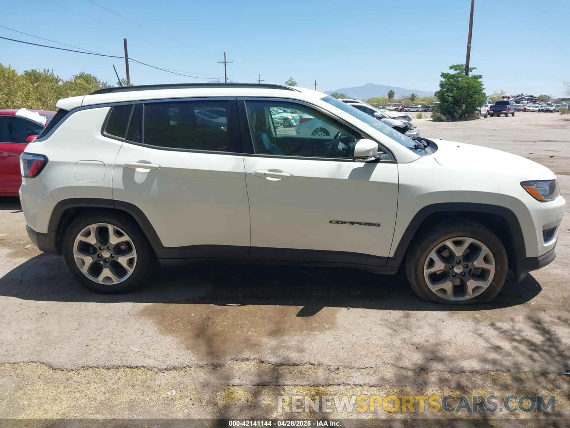 13 fotografías del automóvil dañado 3C4NJCCB1MT555775 JEEP COMPASS 2021
