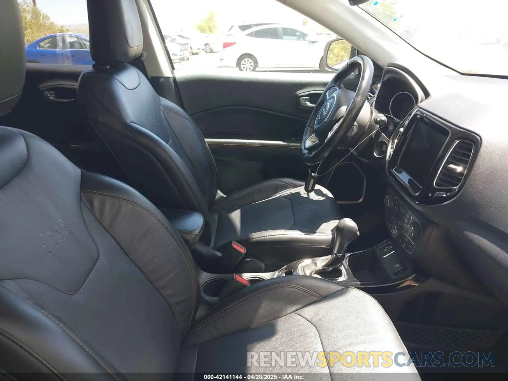 5 fotografías del automóvil dañado 3C4NJCCB1MT555775 JEEP COMPASS 2021