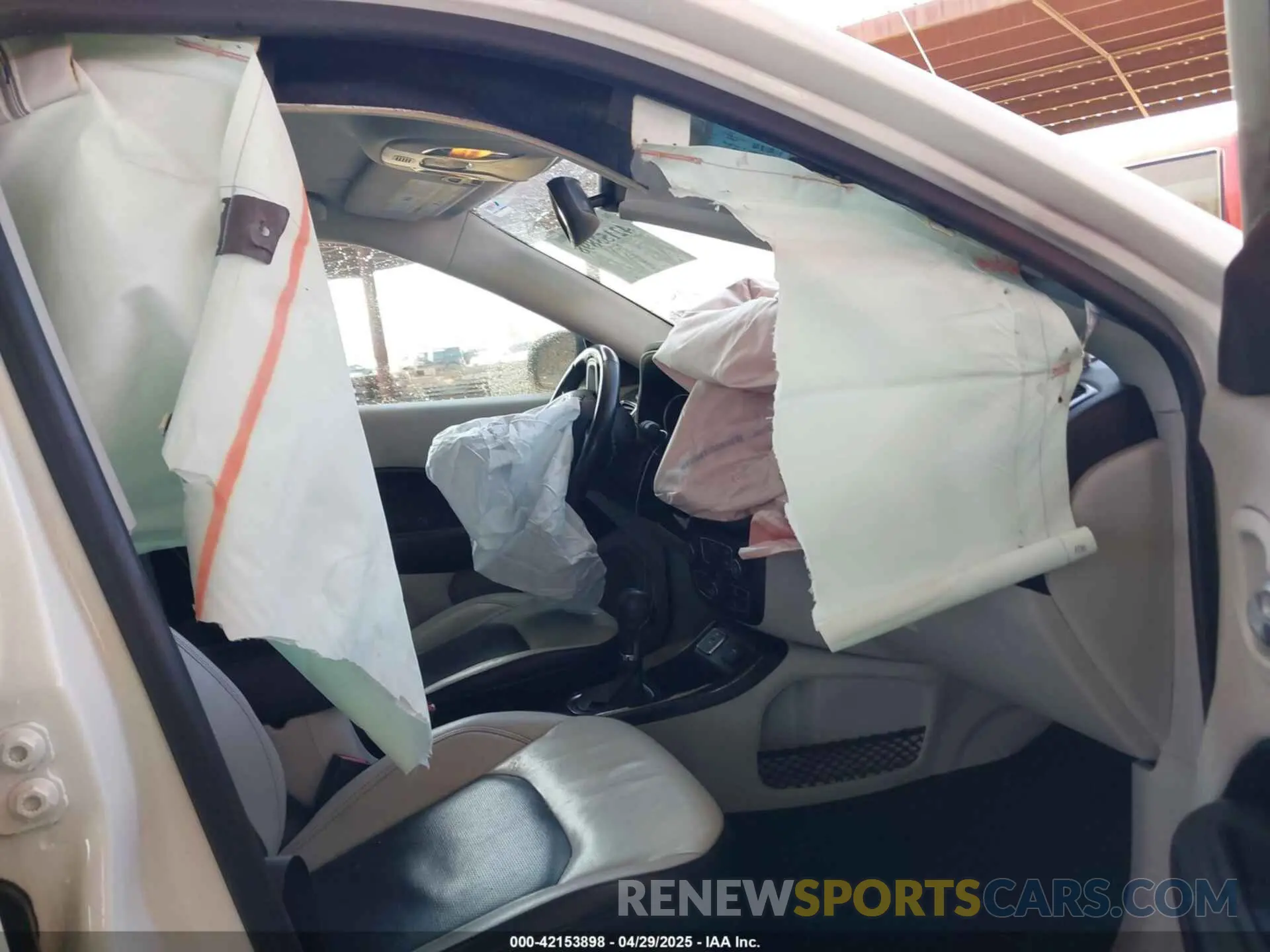 5 fotografías del automóvil dañado 3C4NJCCBXMT511497 JEEP COMPASS 2021
