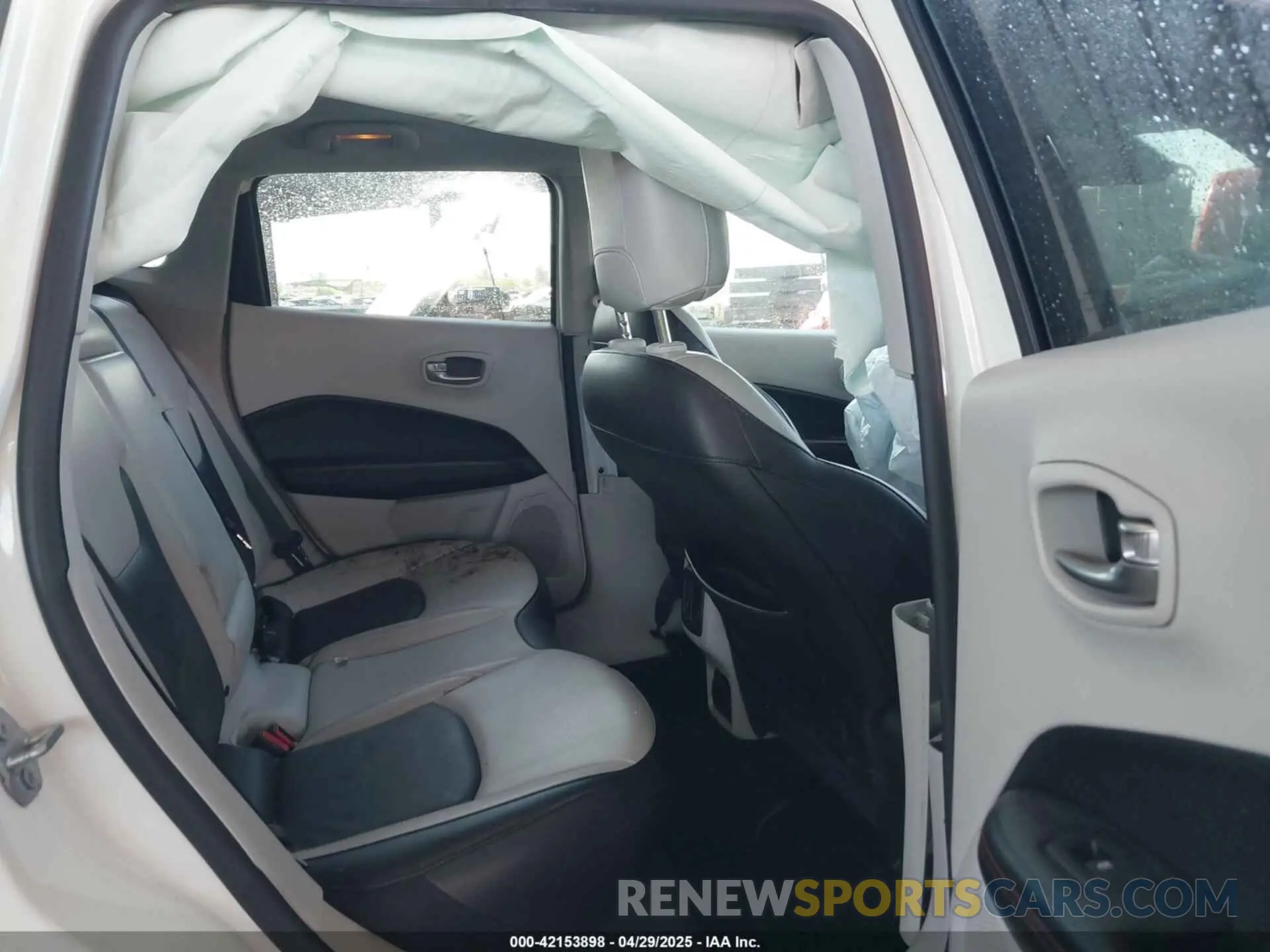 8 fotografías del automóvil dañado 3C4NJCCBXMT511497 JEEP COMPASS 2021