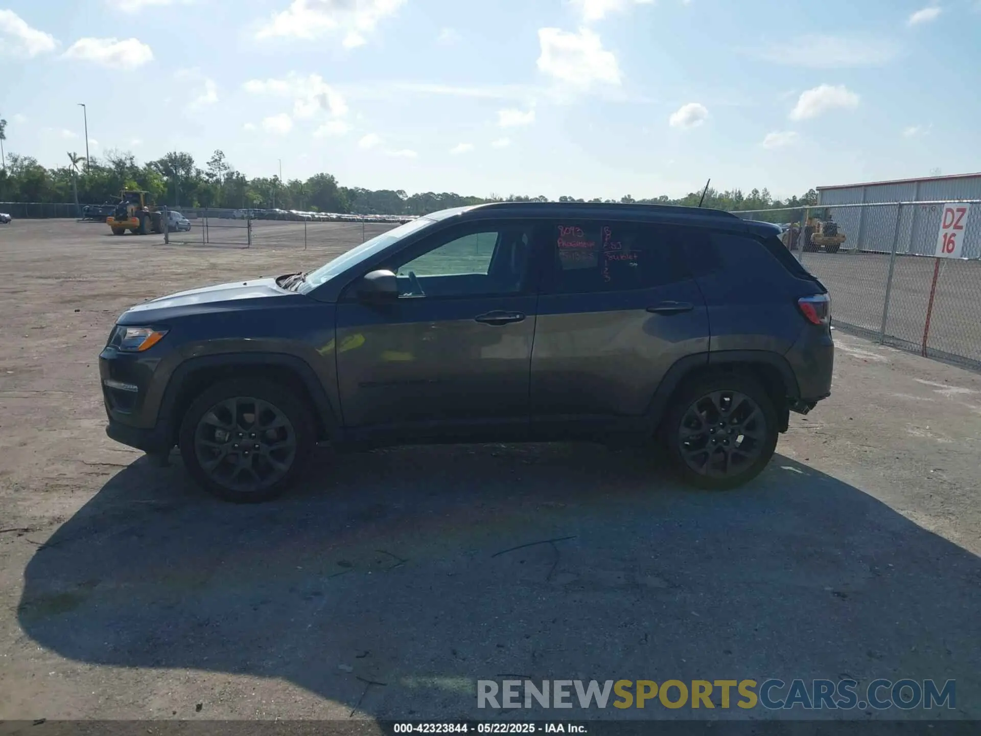 15 fotografías del automóvil dañado 3C4NJCEB4MT564077 JEEP COMPASS 2021