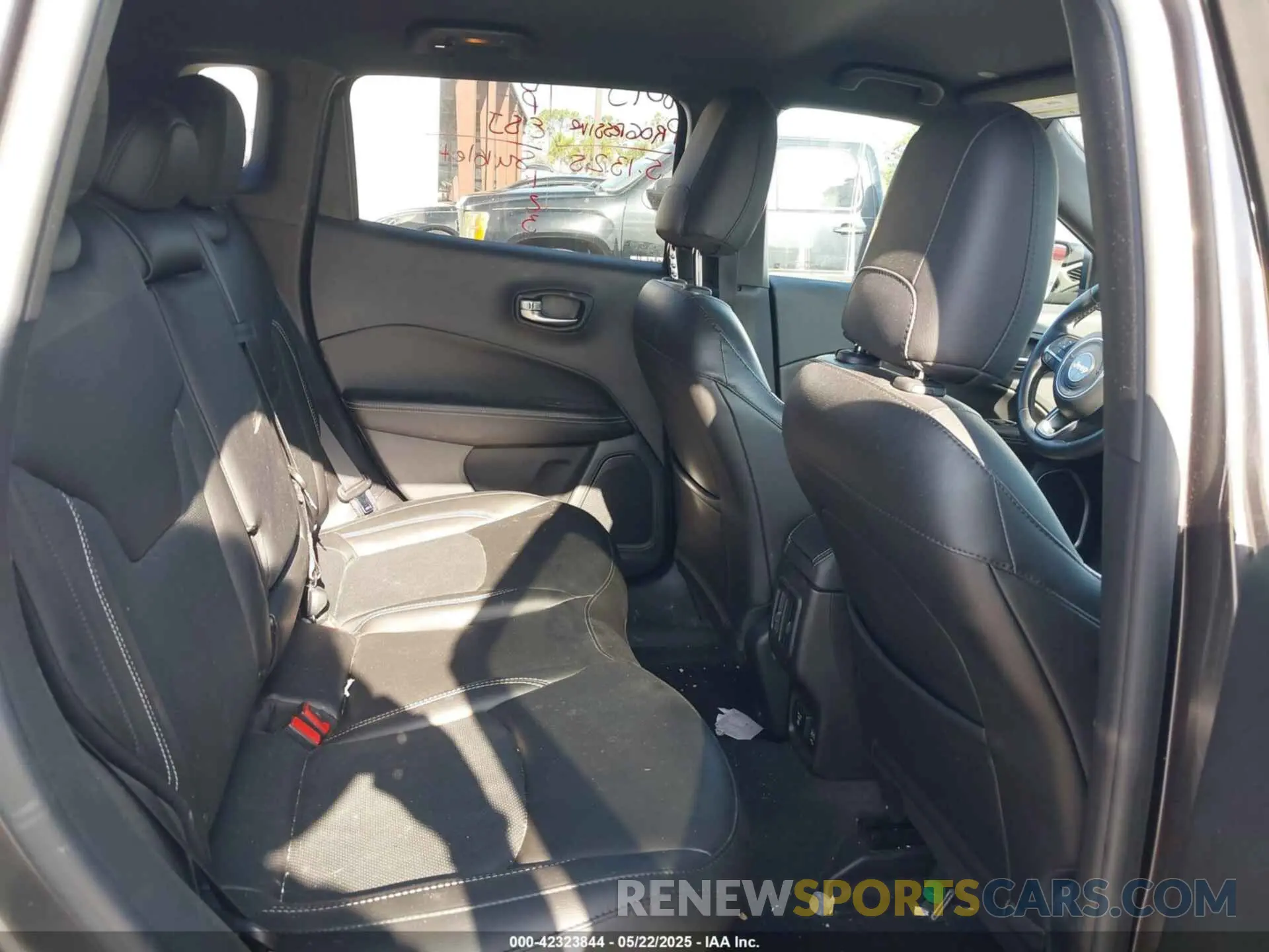 8 fotografías del automóvil dañado 3C4NJCEB4MT564077 JEEP COMPASS 2021