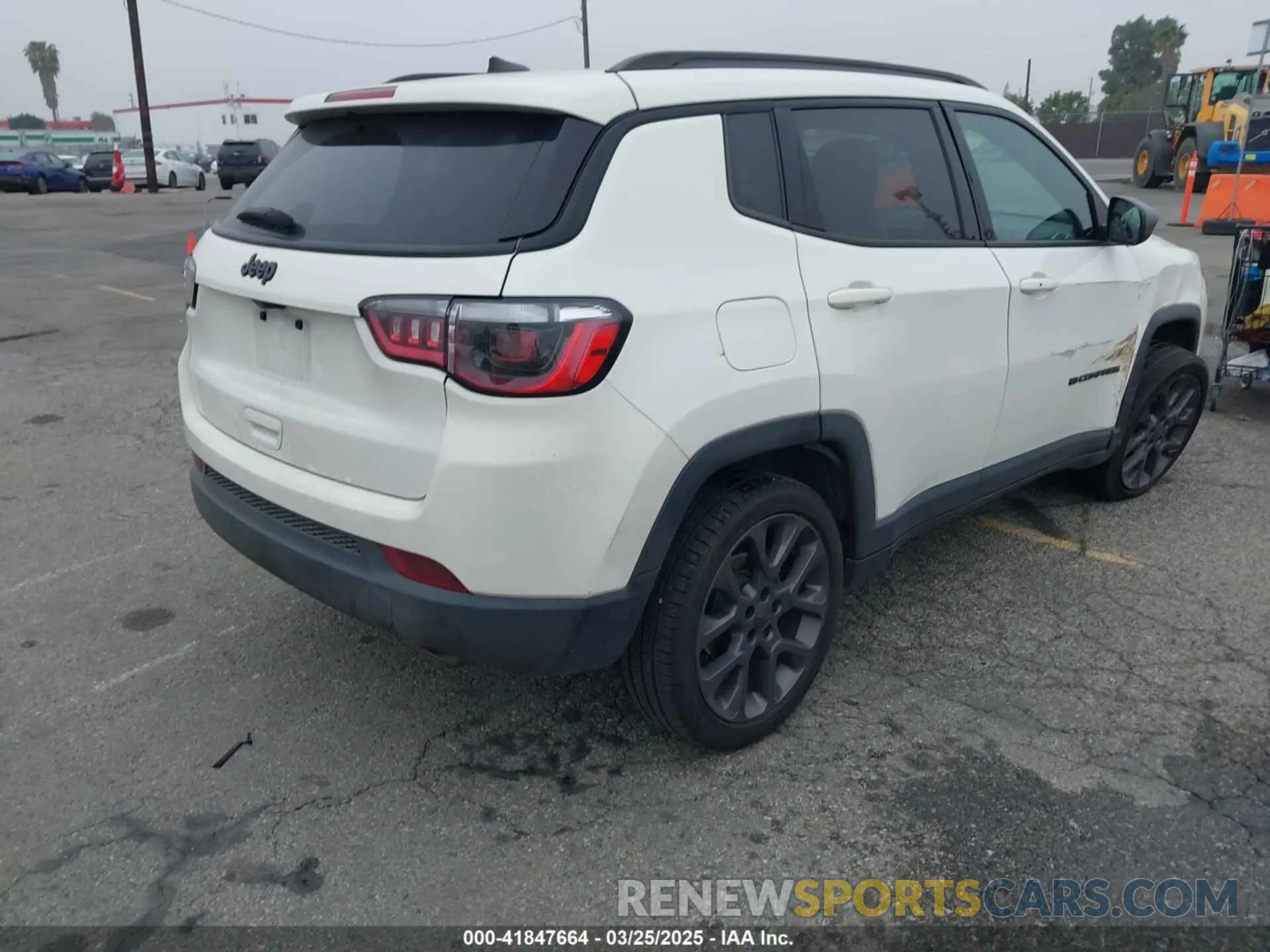 4 fotografías del automóvil dañado 3C4NJCEB4MT577055 JEEP COMPASS 2021
