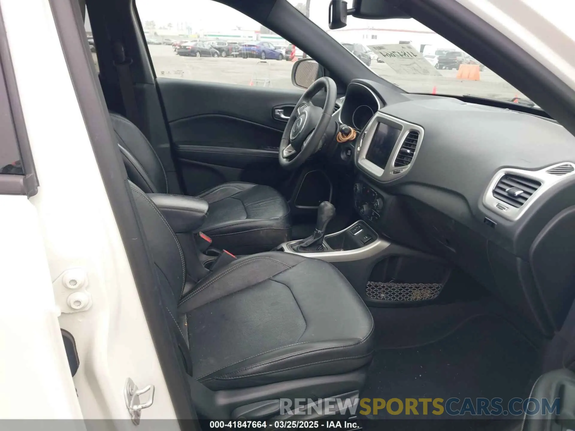5 fotografías del automóvil dañado 3C4NJCEB4MT577055 JEEP COMPASS 2021