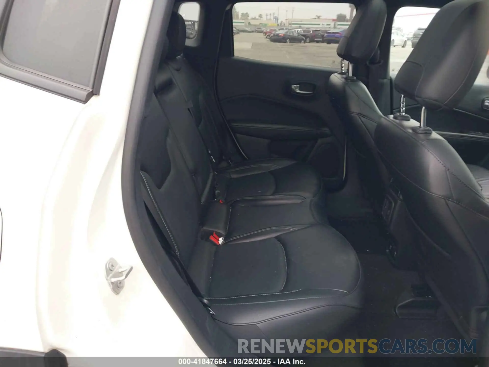 8 fotografías del automóvil dañado 3C4NJCEB4MT577055 JEEP COMPASS 2021