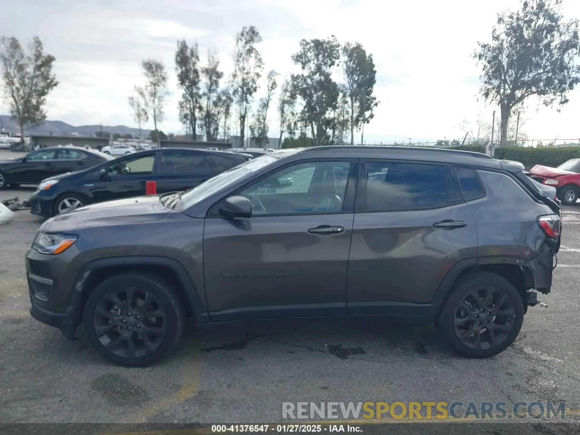 15 fotografías del automóvil dañado 3C4NJCEB7MT596909 JEEP COMPASS 2021