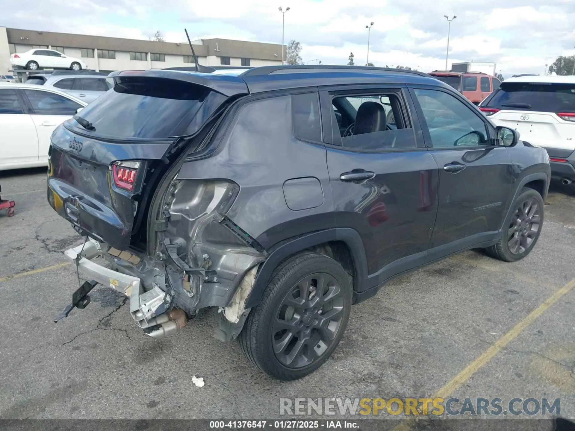 4 fotografías del automóvil dañado 3C4NJCEB7MT596909 JEEP COMPASS 2021