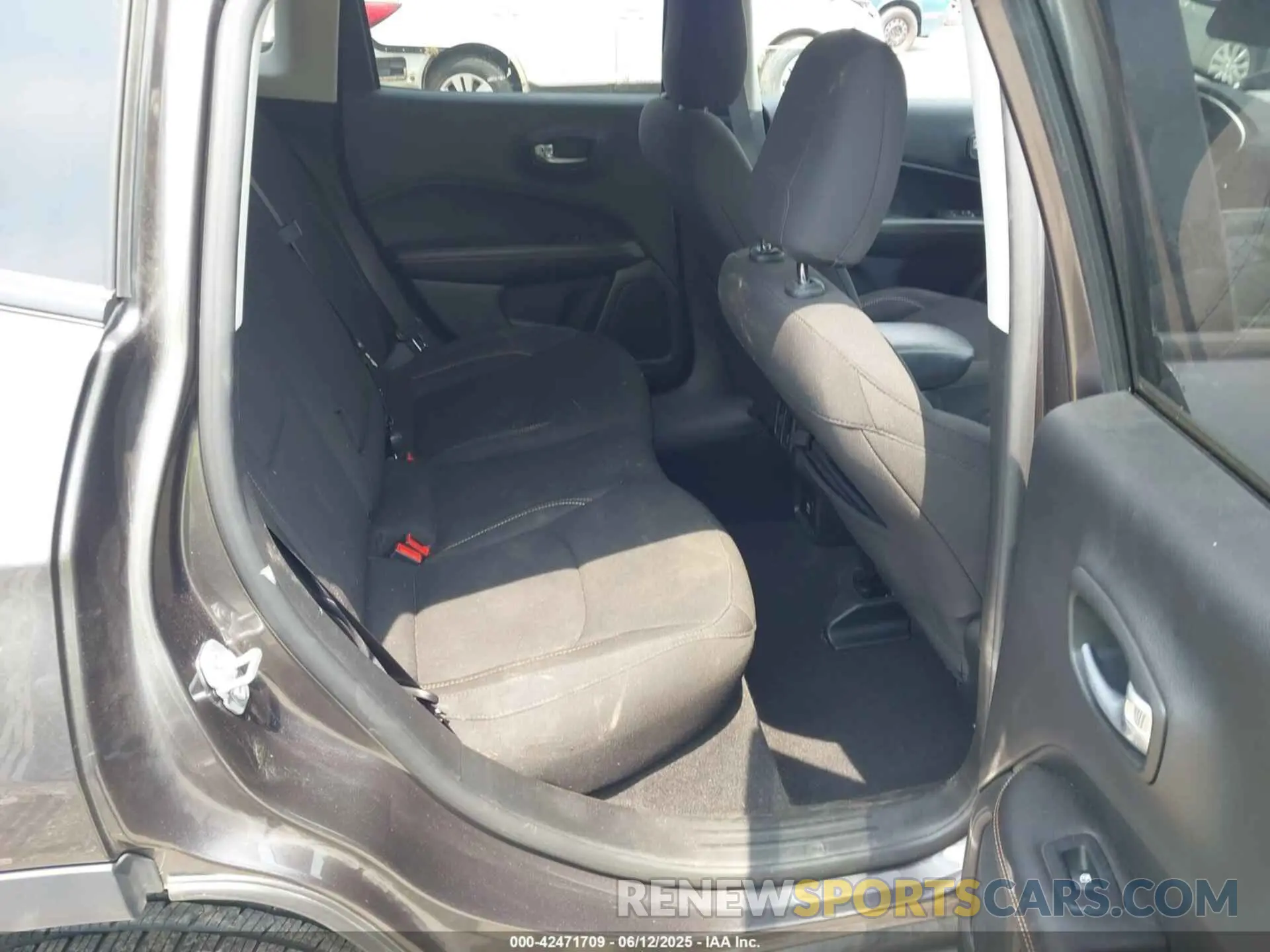 8 fotografías del automóvil dañado 3C4NJDAB9MT566547 JEEP COMPASS 2021