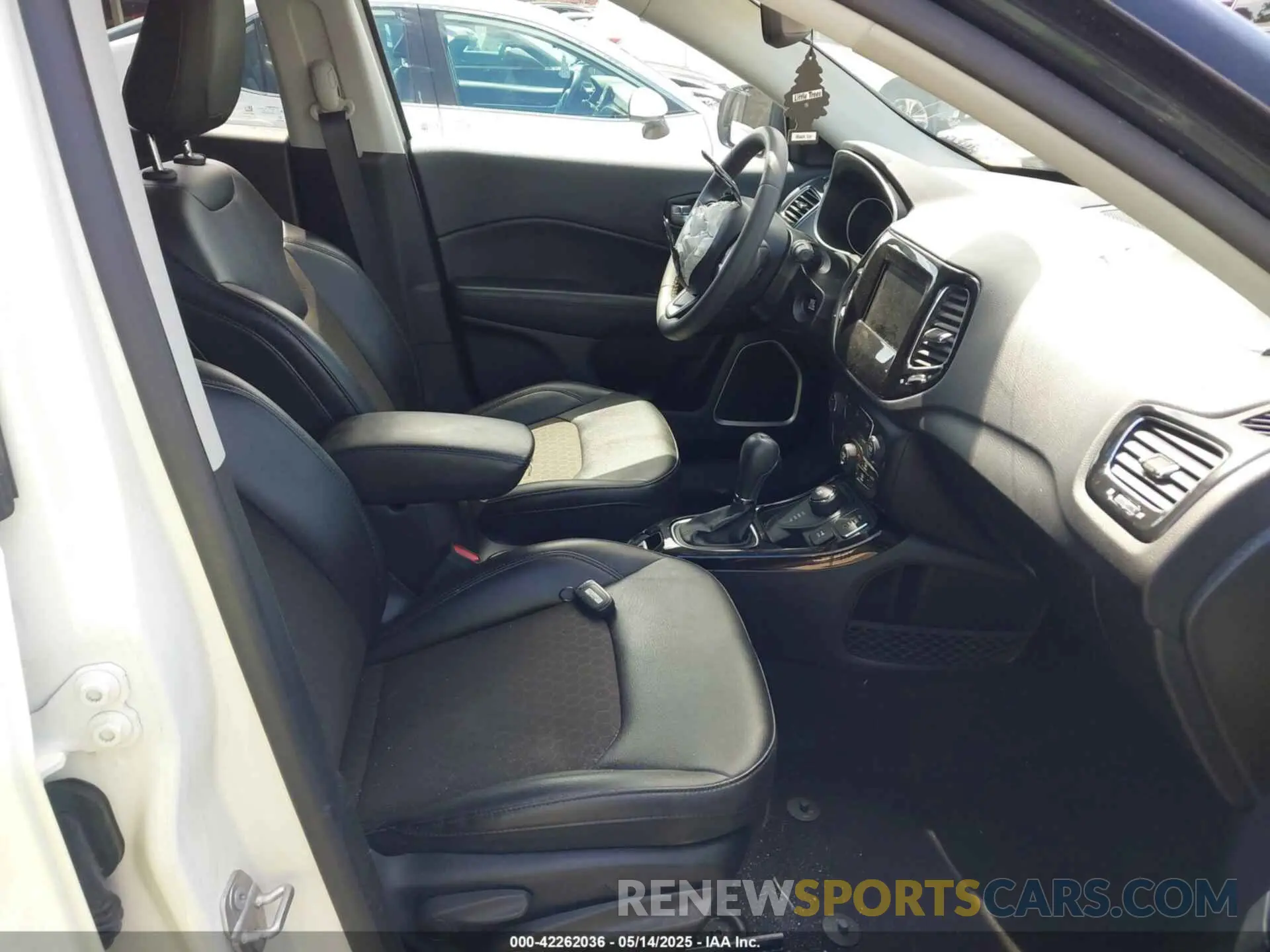 5 fotografías del automóvil dañado 3C4NJDBB8MT555358 JEEP COMPASS 2021