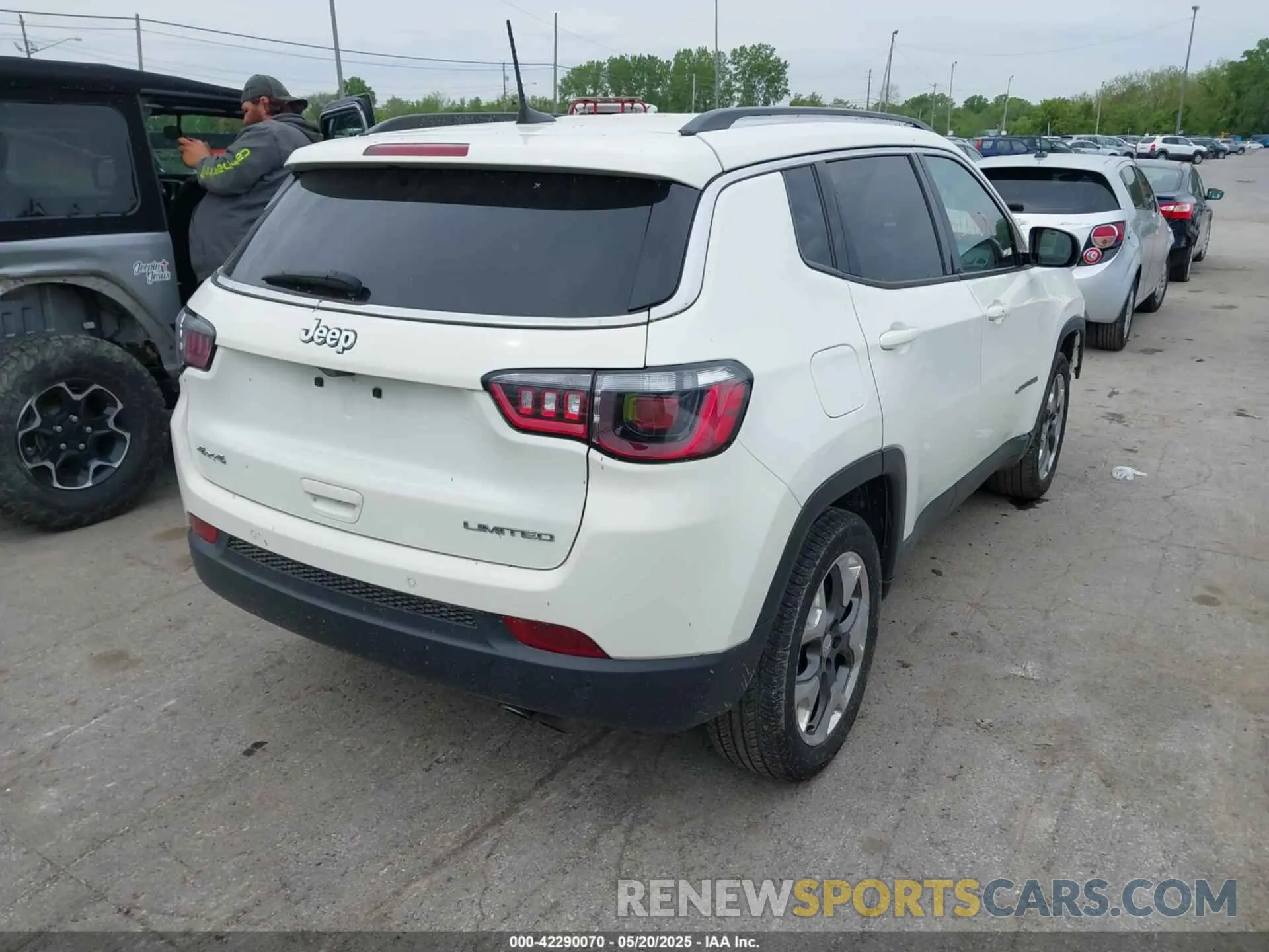 4 fotografías del automóvil dañado 3C4NJDCBXMT515300 JEEP COMPASS 2021