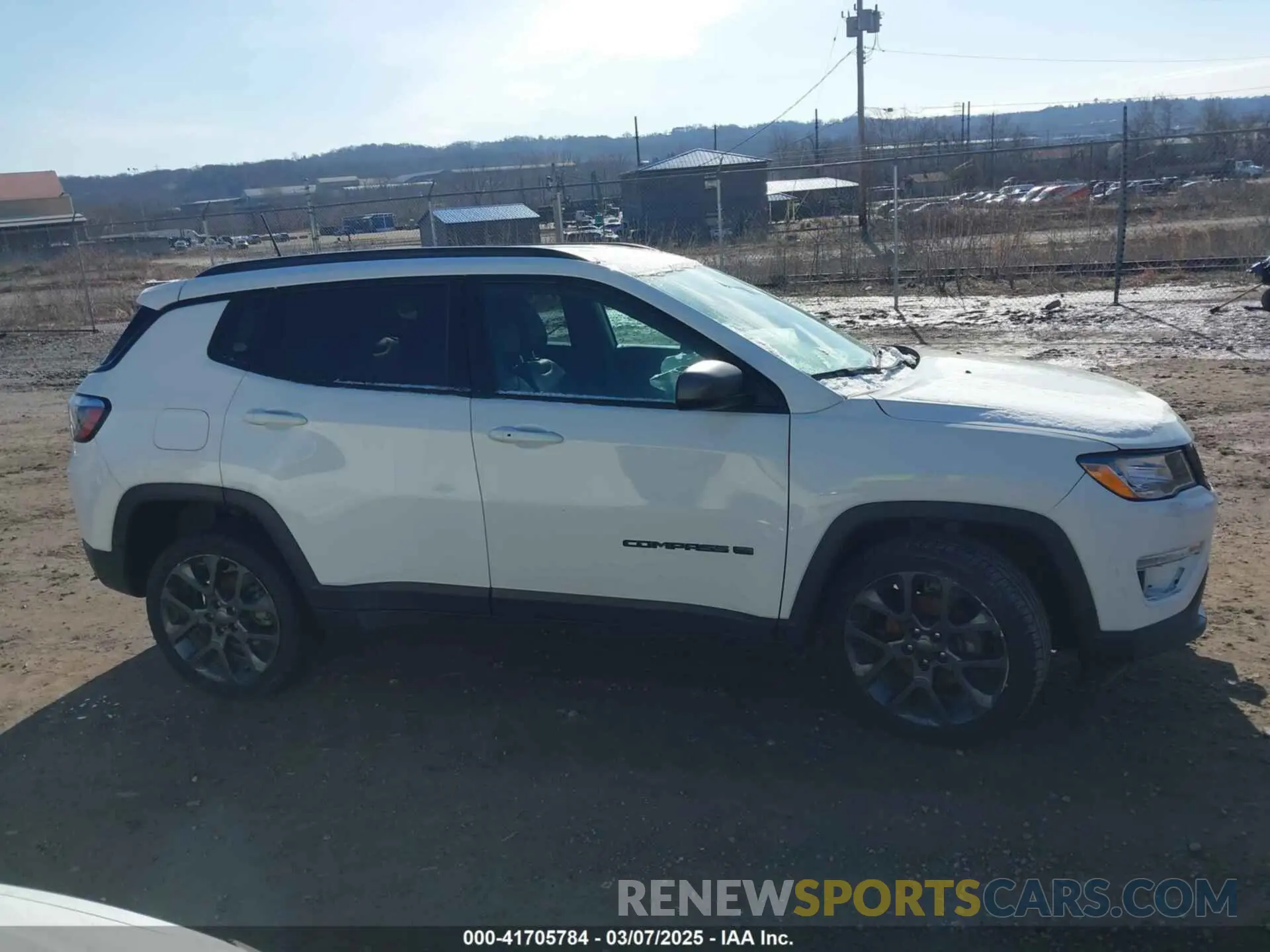 14 fotografías del automóvil dañado 3C4NJDEB5MT584554 JEEP COMPASS 2021