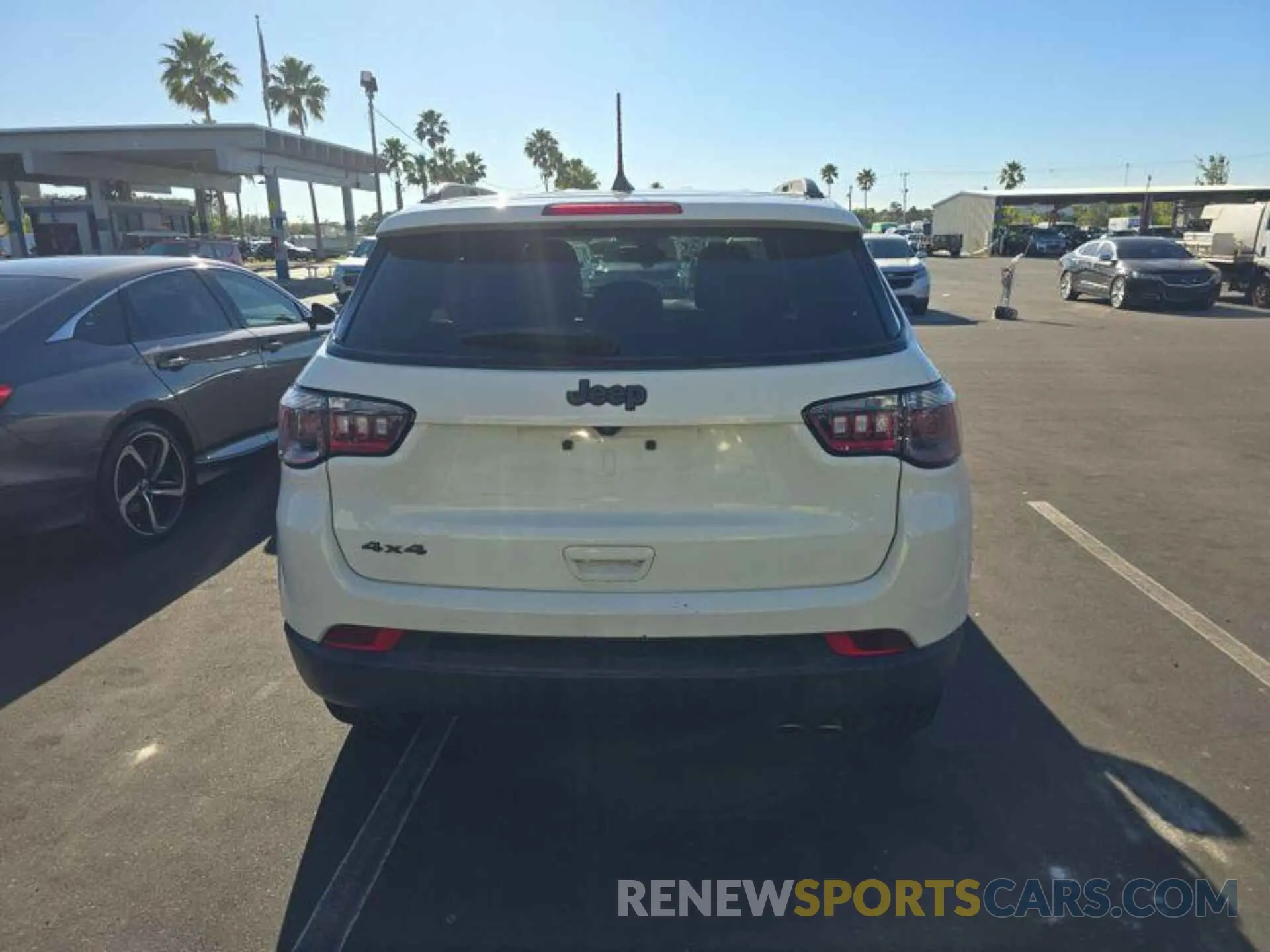 14 fotografías del automóvil dañado 3C4NJDEB7MT524999 JEEP COMPASS 2021