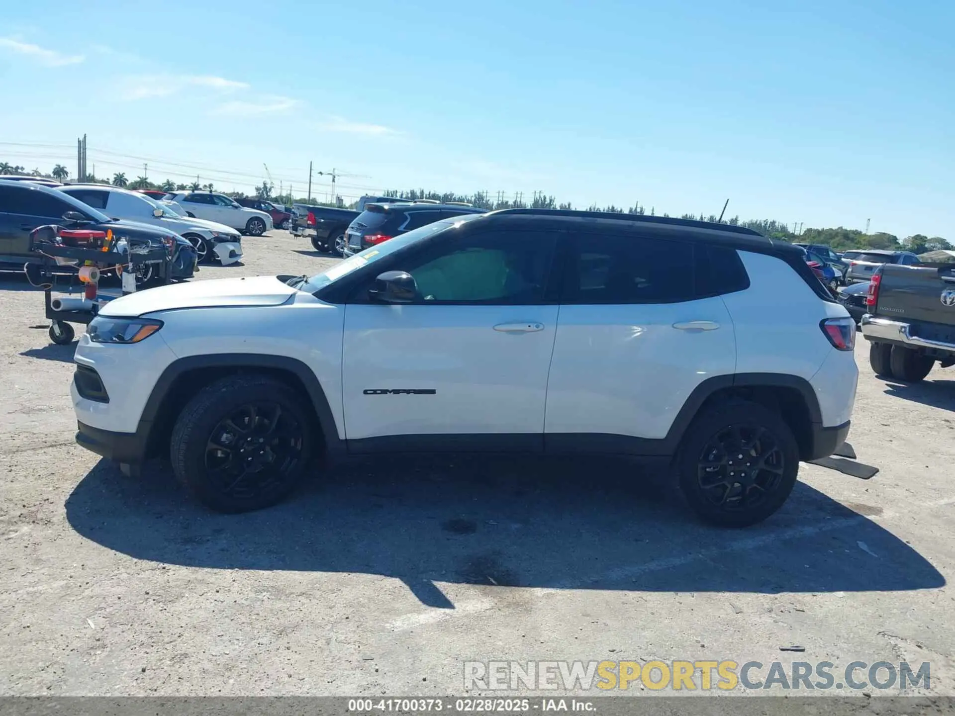 14 fotografías del automóvil dañado 3C4NJCBB0NT235267 JEEP COMPASS 2022