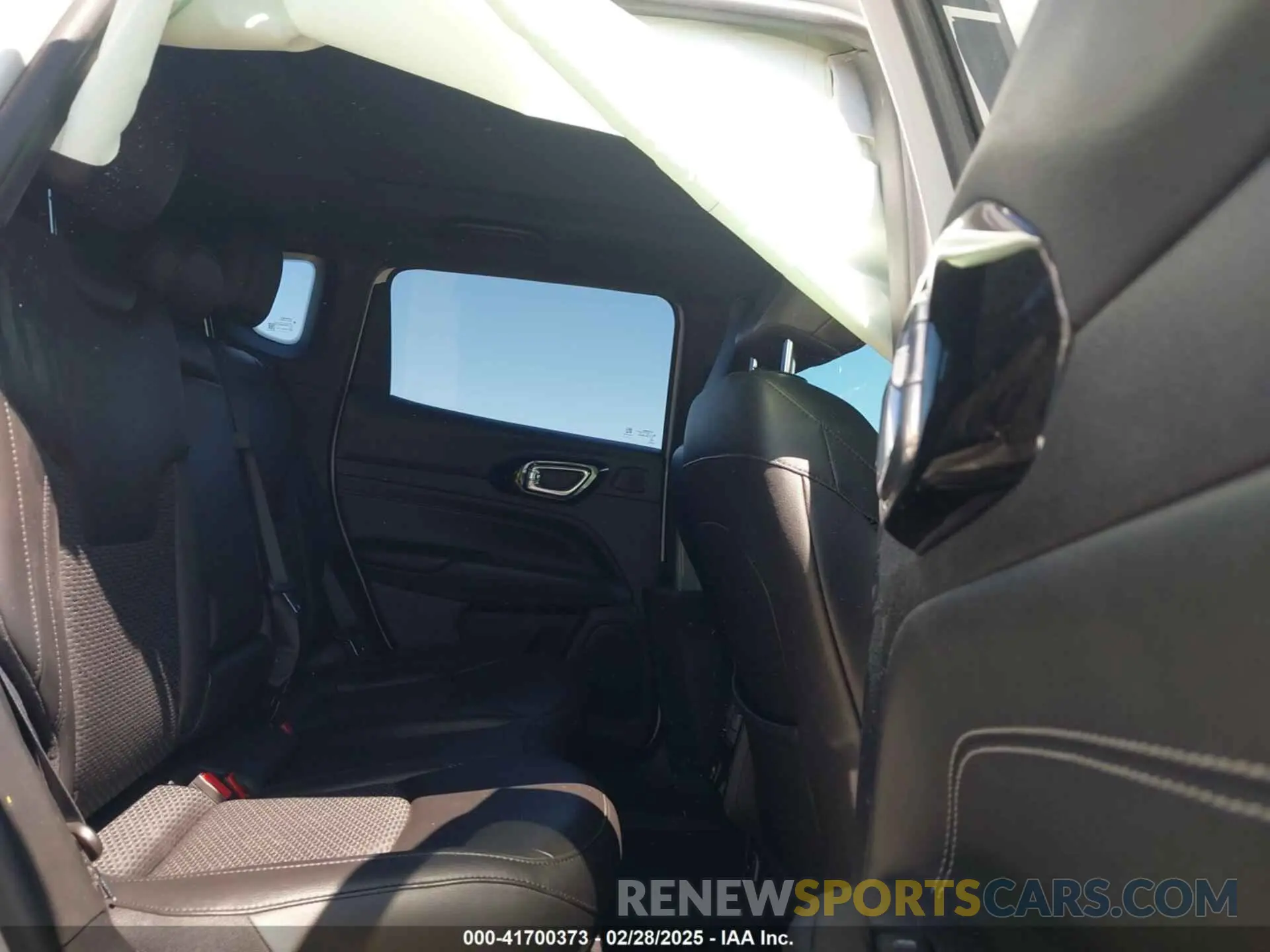 8 fotografías del automóvil dañado 3C4NJCBB0NT235267 JEEP COMPASS 2022