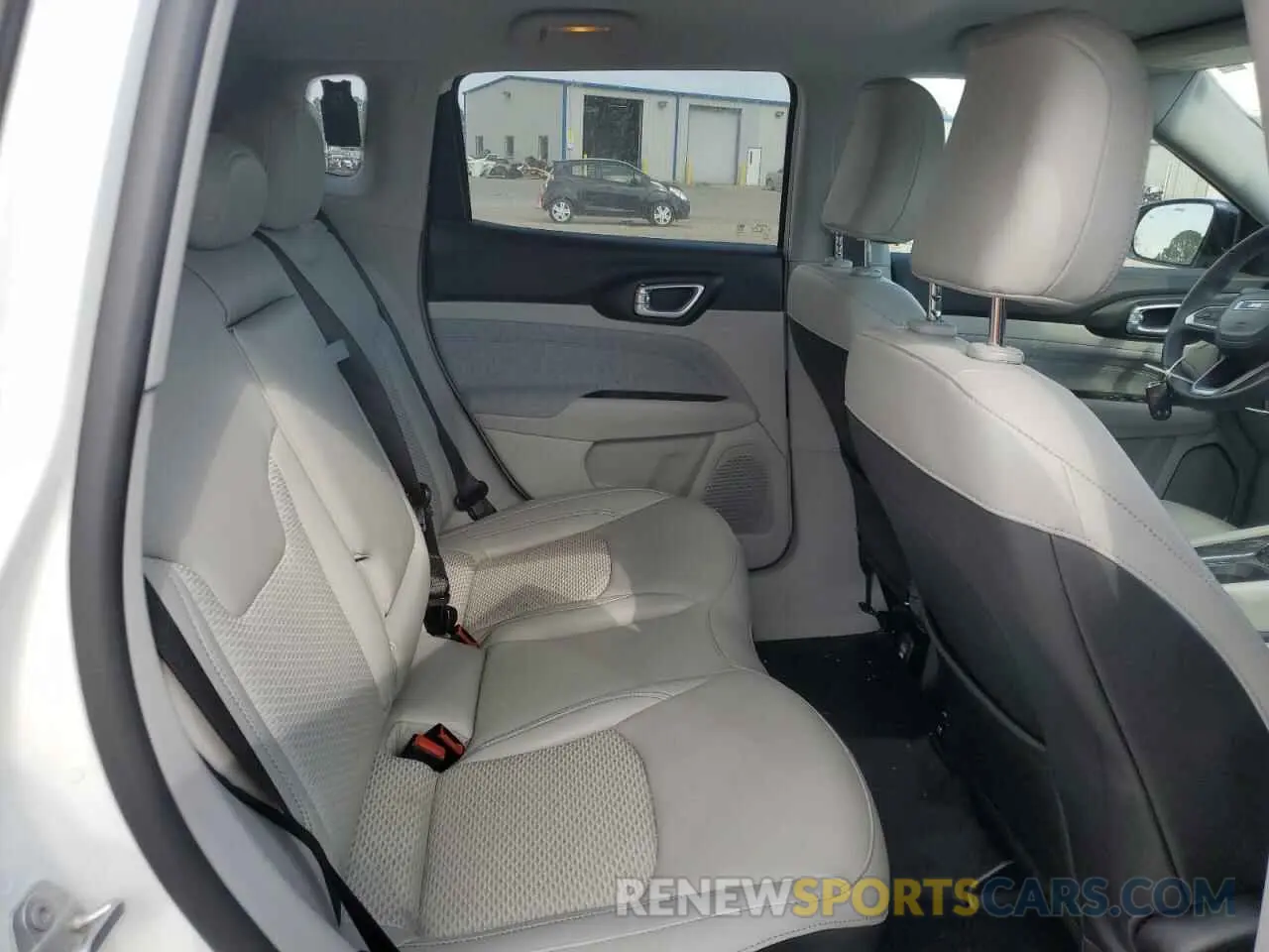 11 fotografías del automóvil dañado 3C4NJCBB2NT234332 JEEP COMPASS 2022