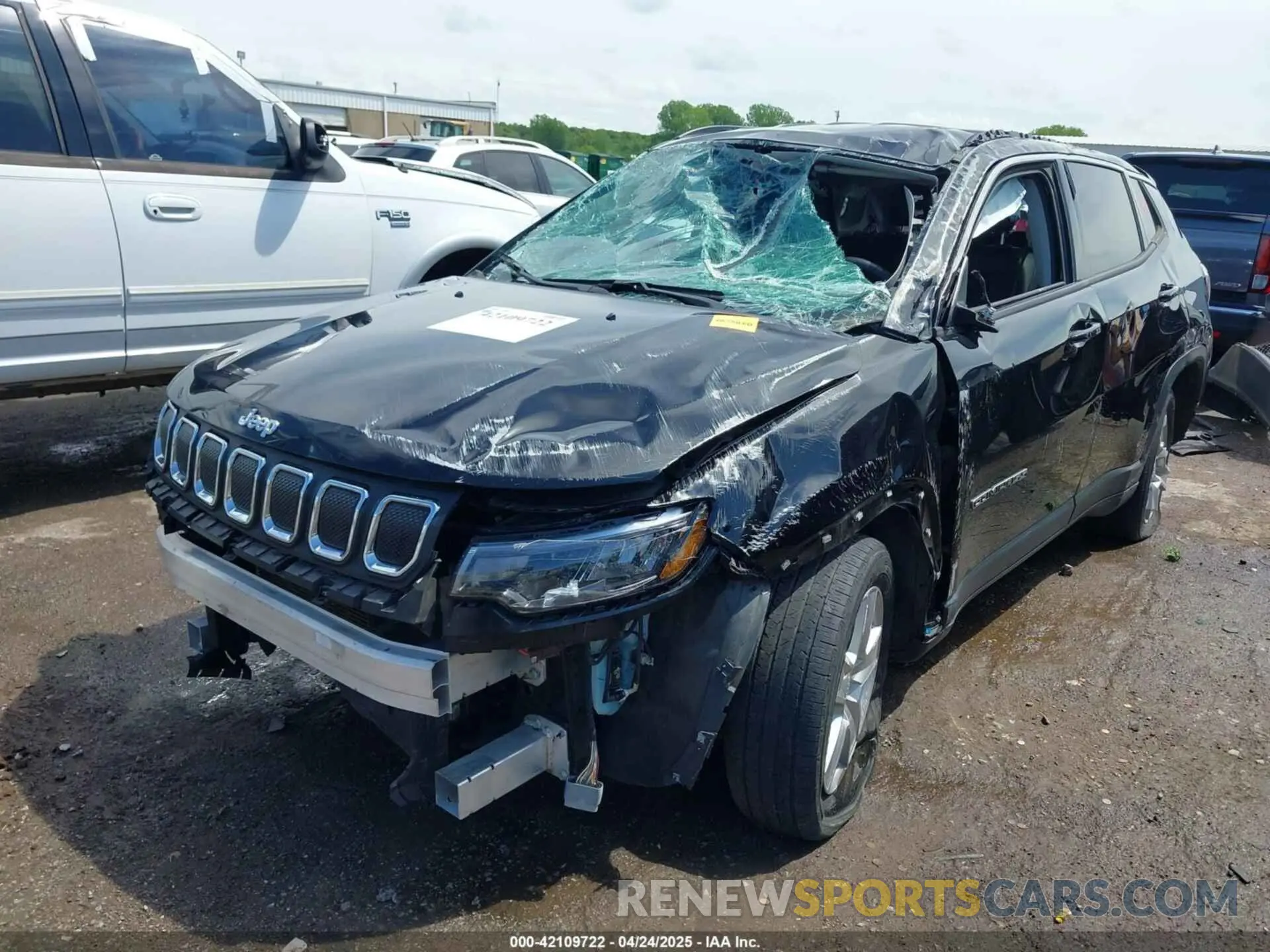 2 fotografías del automóvil dañado 3C4NJCBB4NT187403 JEEP COMPASS 2022