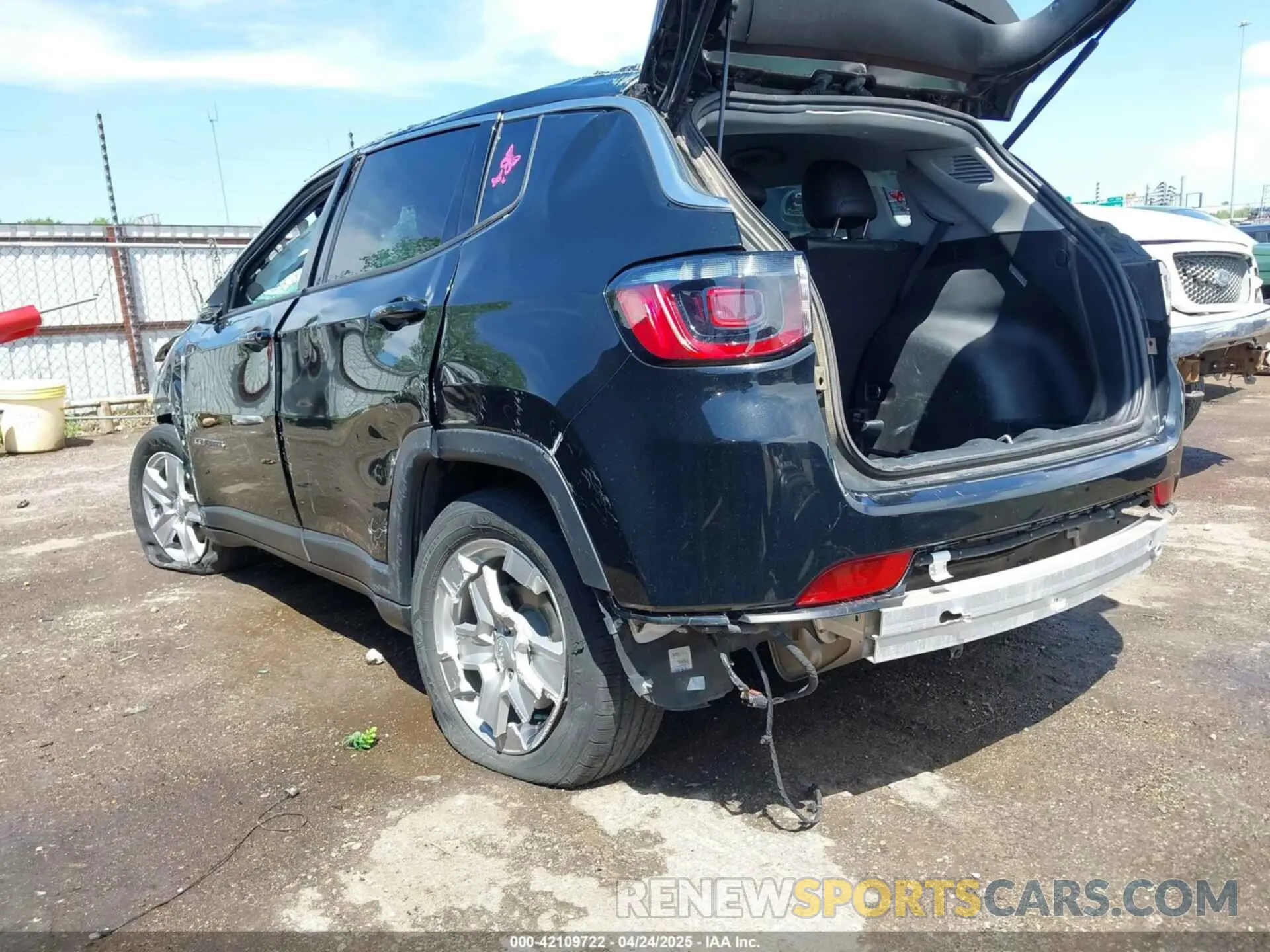 3 fotografías del automóvil dañado 3C4NJCBB4NT187403 JEEP COMPASS 2022