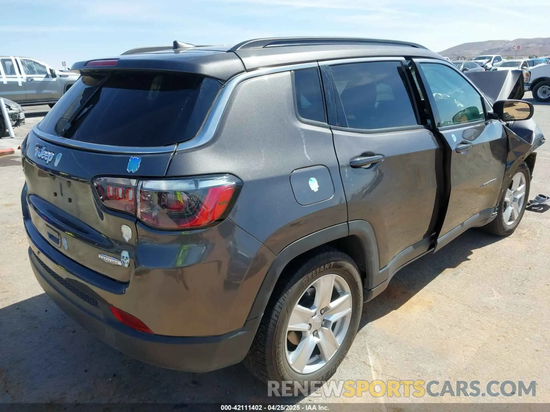 4 fotografías del automóvil dañado 3C4NJCBB5NT106599 JEEP COMPASS 2022