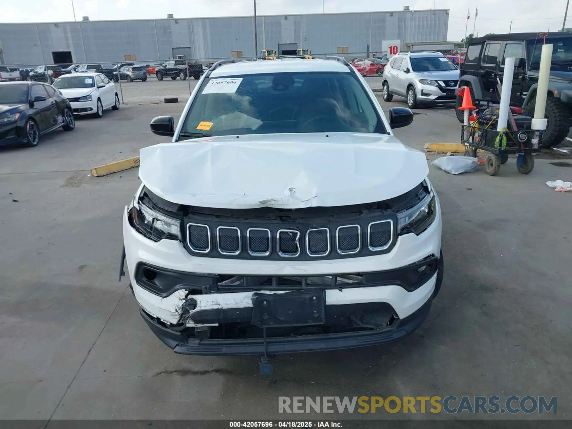 12 fotografías del automóvil dañado 3C4NJCBB6NT217940 JEEP COMPASS 2022