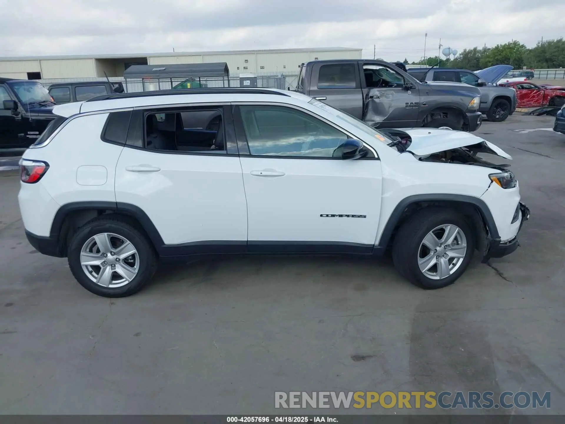 13 fotografías del automóvil dañado 3C4NJCBB6NT217940 JEEP COMPASS 2022
