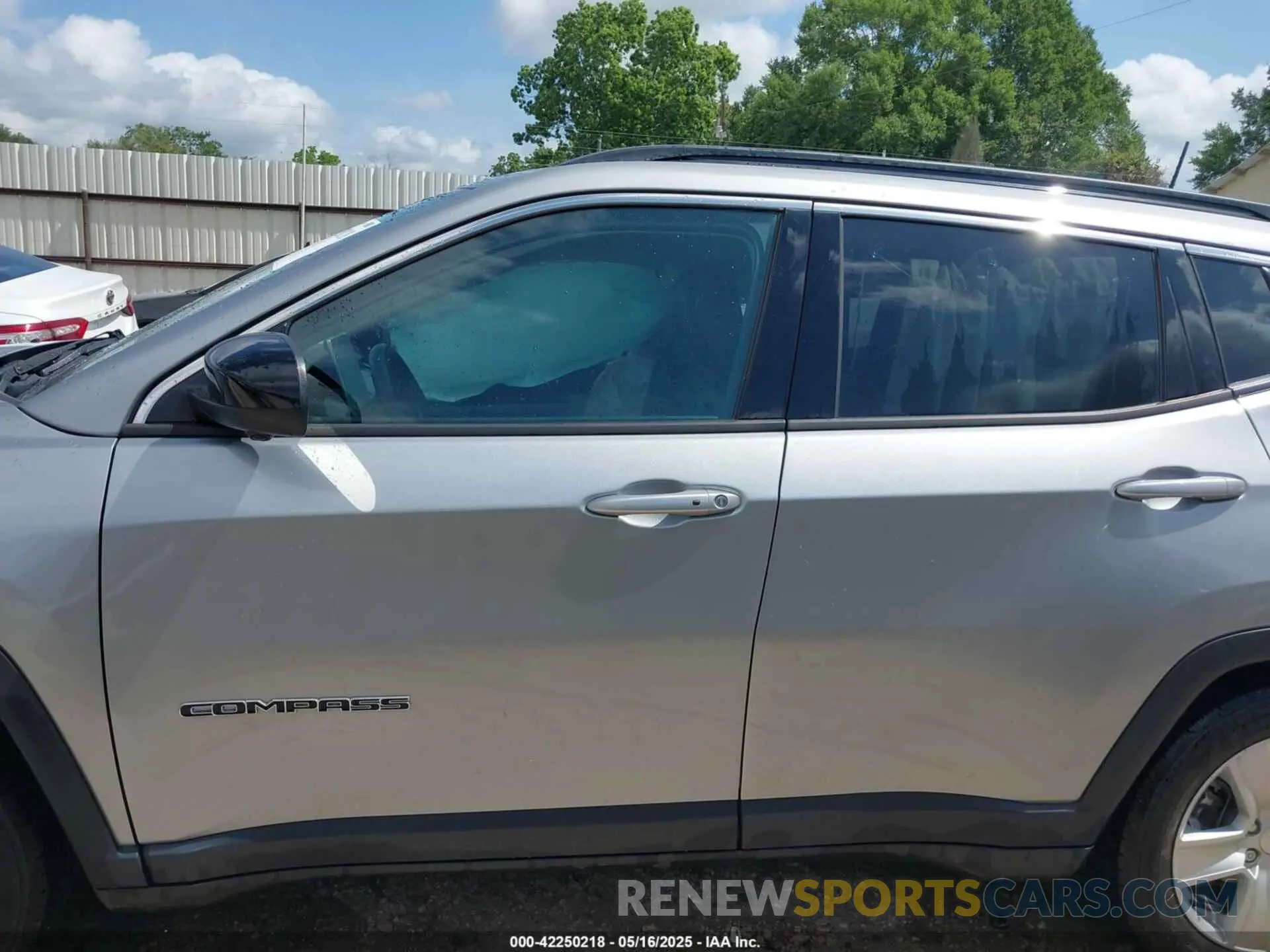 14 fotografías del automóvil dañado 3C4NJCBB7NT189257 JEEP COMPASS 2022