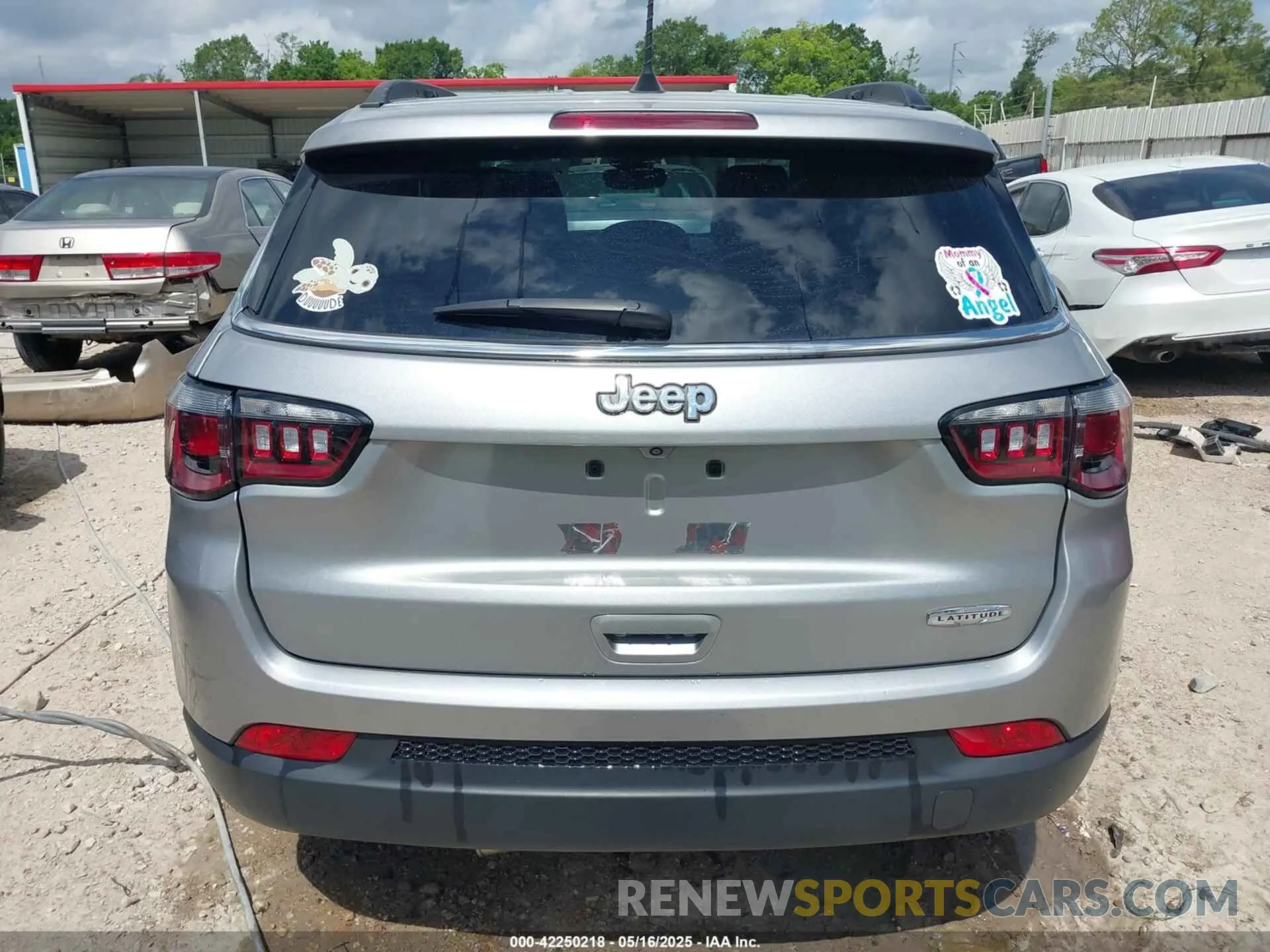 16 fotografías del automóvil dañado 3C4NJCBB7NT189257 JEEP COMPASS 2022