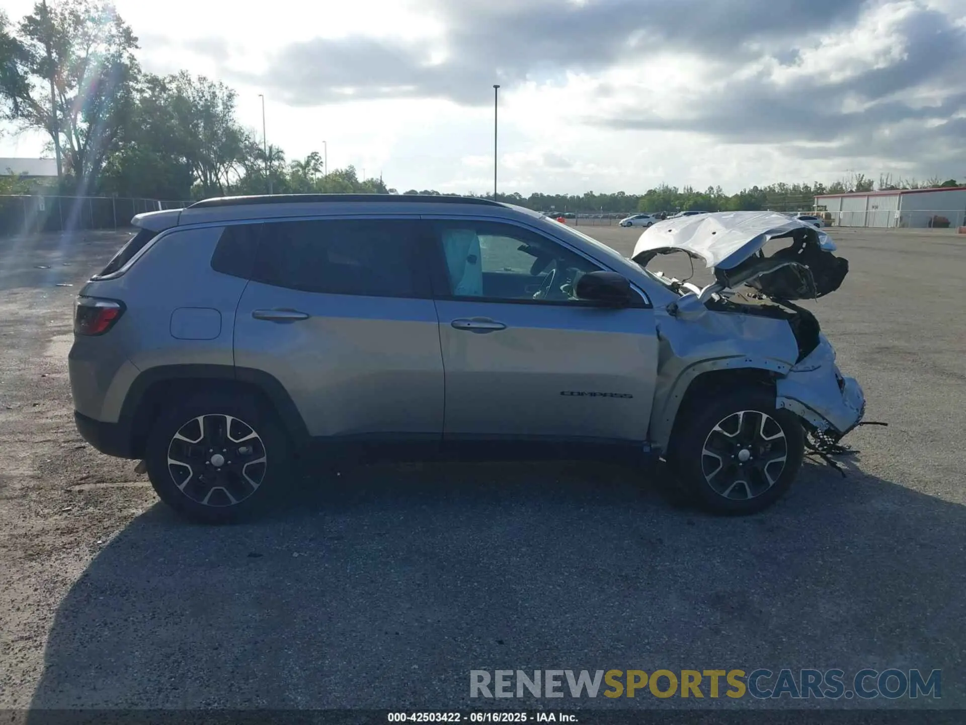 13 fotografías del automóvil dañado 3C4NJCBB8NT138706 JEEP COMPASS 2022