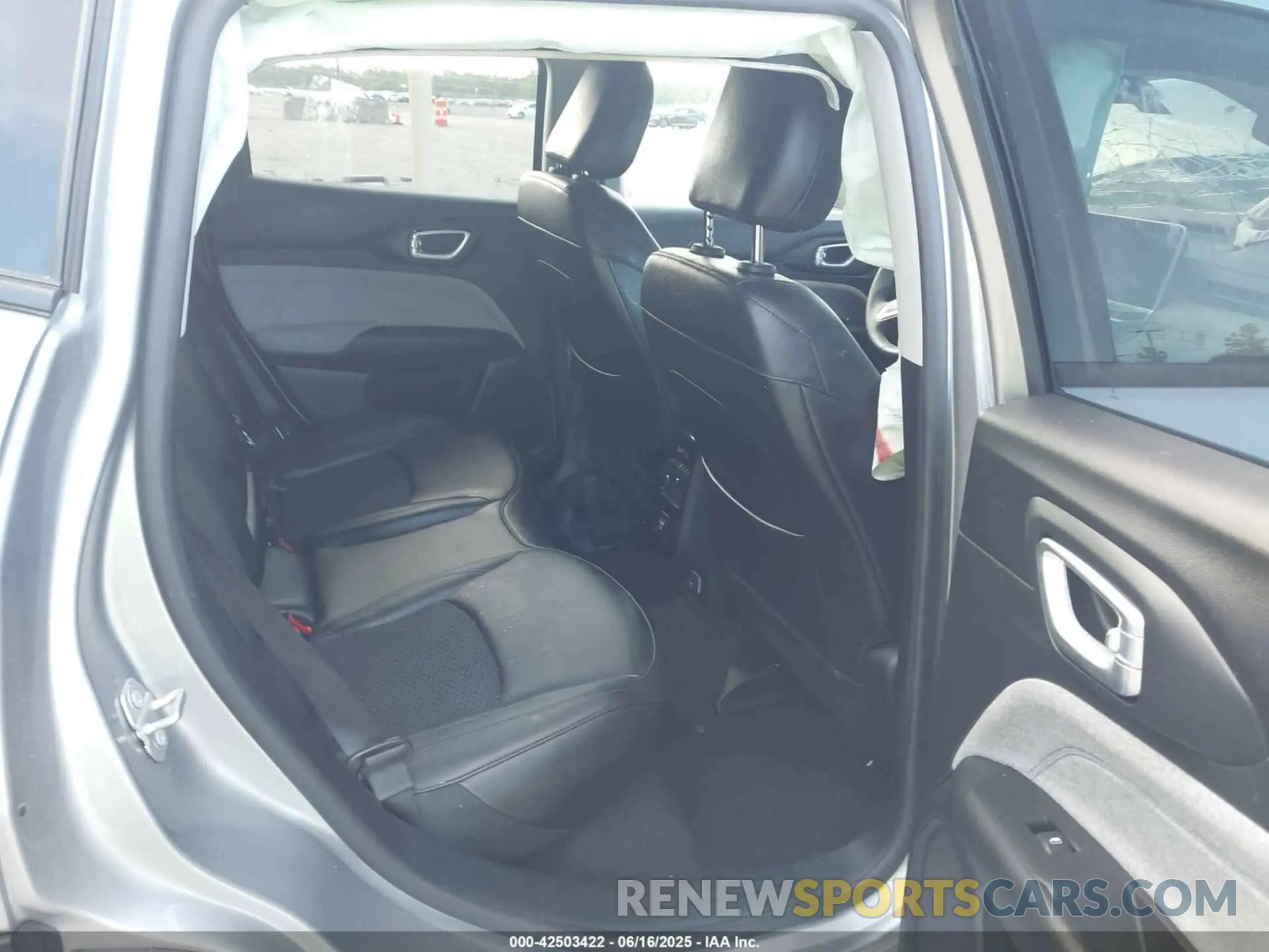 8 fotografías del automóvil dañado 3C4NJCBB8NT138706 JEEP COMPASS 2022