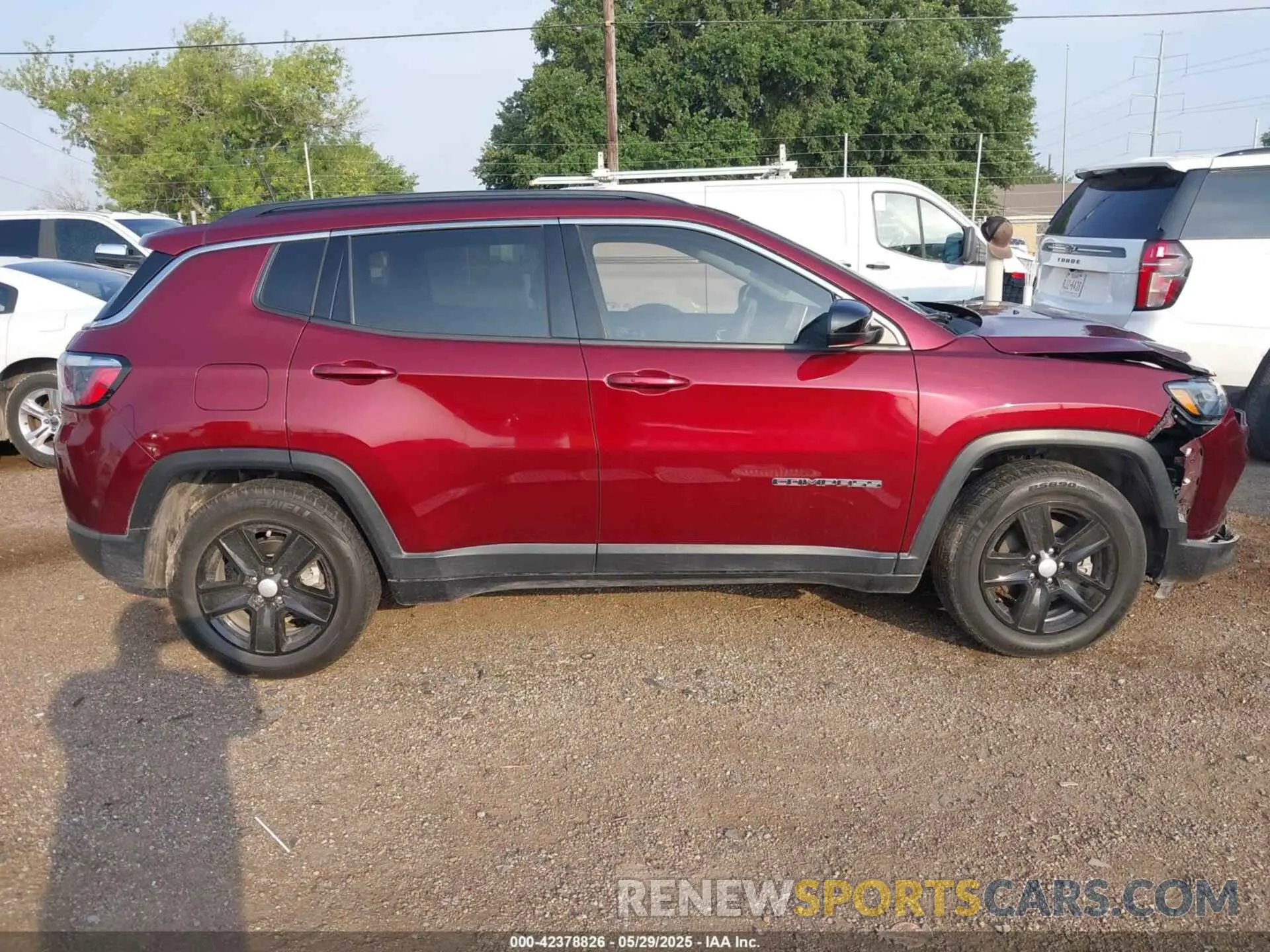 13 fotografías del automóvil dañado 3C4NJCBB9NT109506 JEEP COMPASS 2022