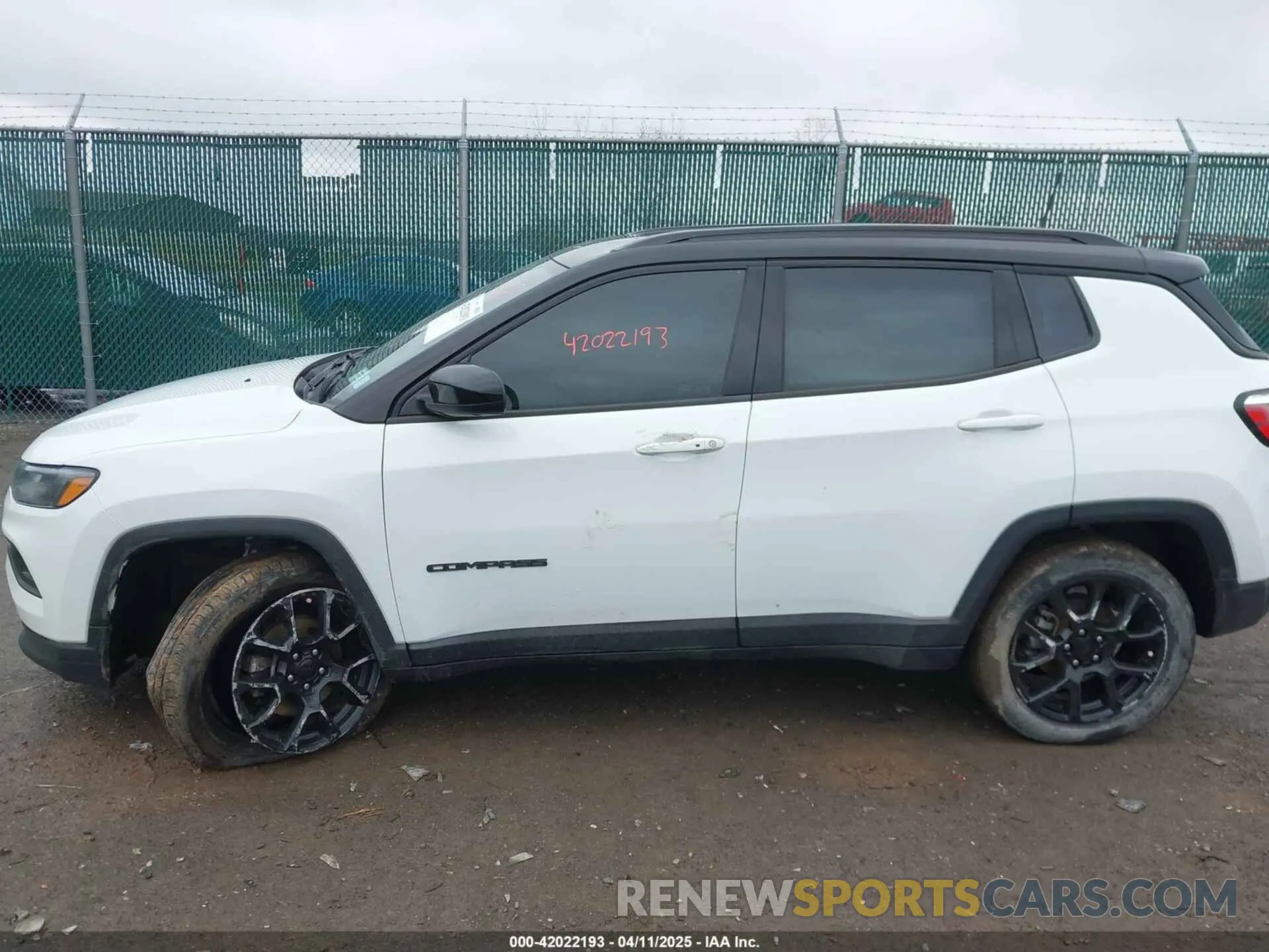 14 fotografías del automóvil dañado 3C4NJDBB7NT176532 JEEP COMPASS 2022