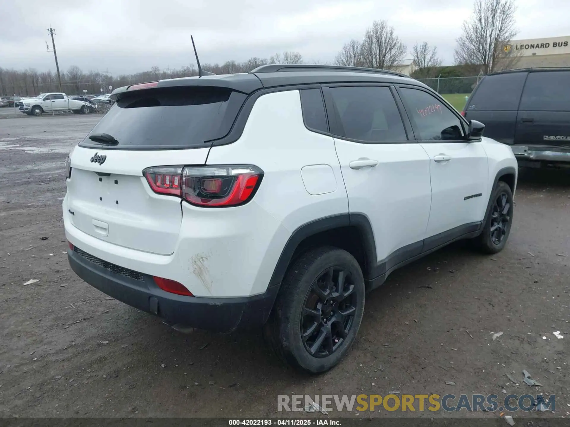4 fotografías del automóvil dañado 3C4NJDBB7NT176532 JEEP COMPASS 2022