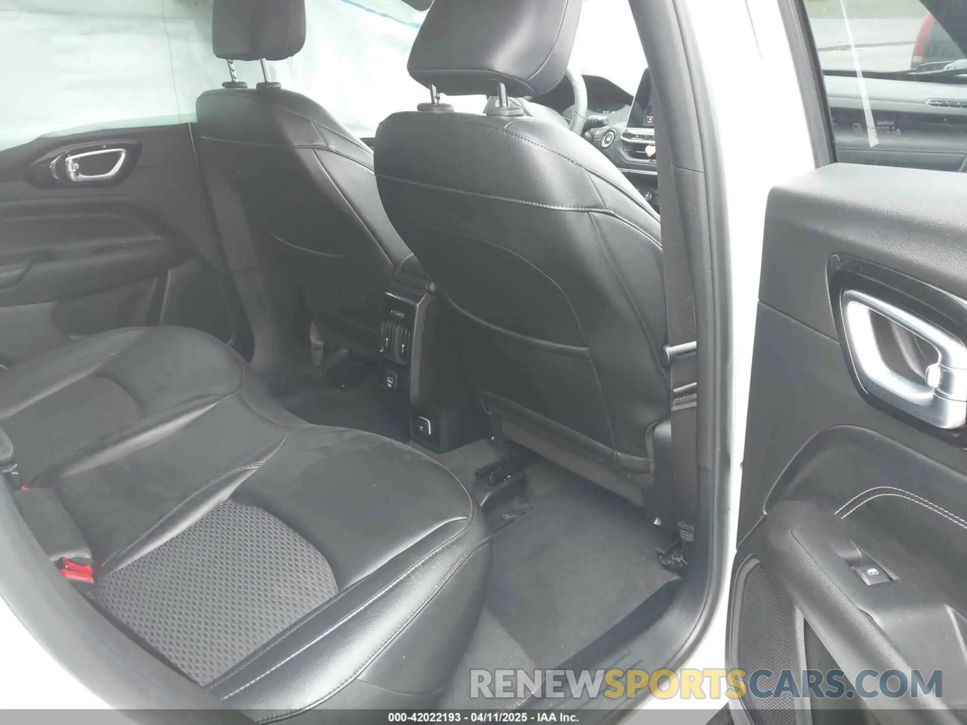 8 fotografías del automóvil dañado 3C4NJDBB7NT176532 JEEP COMPASS 2022