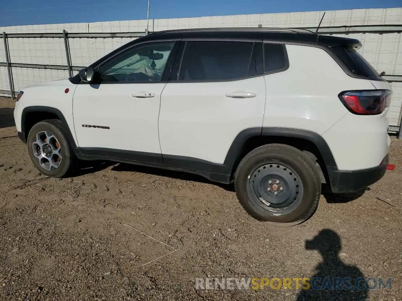 2 fotografías del automóvil dañado 3C4NJDDB5NT148841 JEEP COMPASS 2022