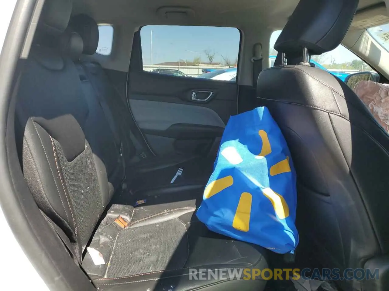 11 fotografías del automóvil dañado 3C4NJDFB0NT113878 JEEP COMPASS 2022